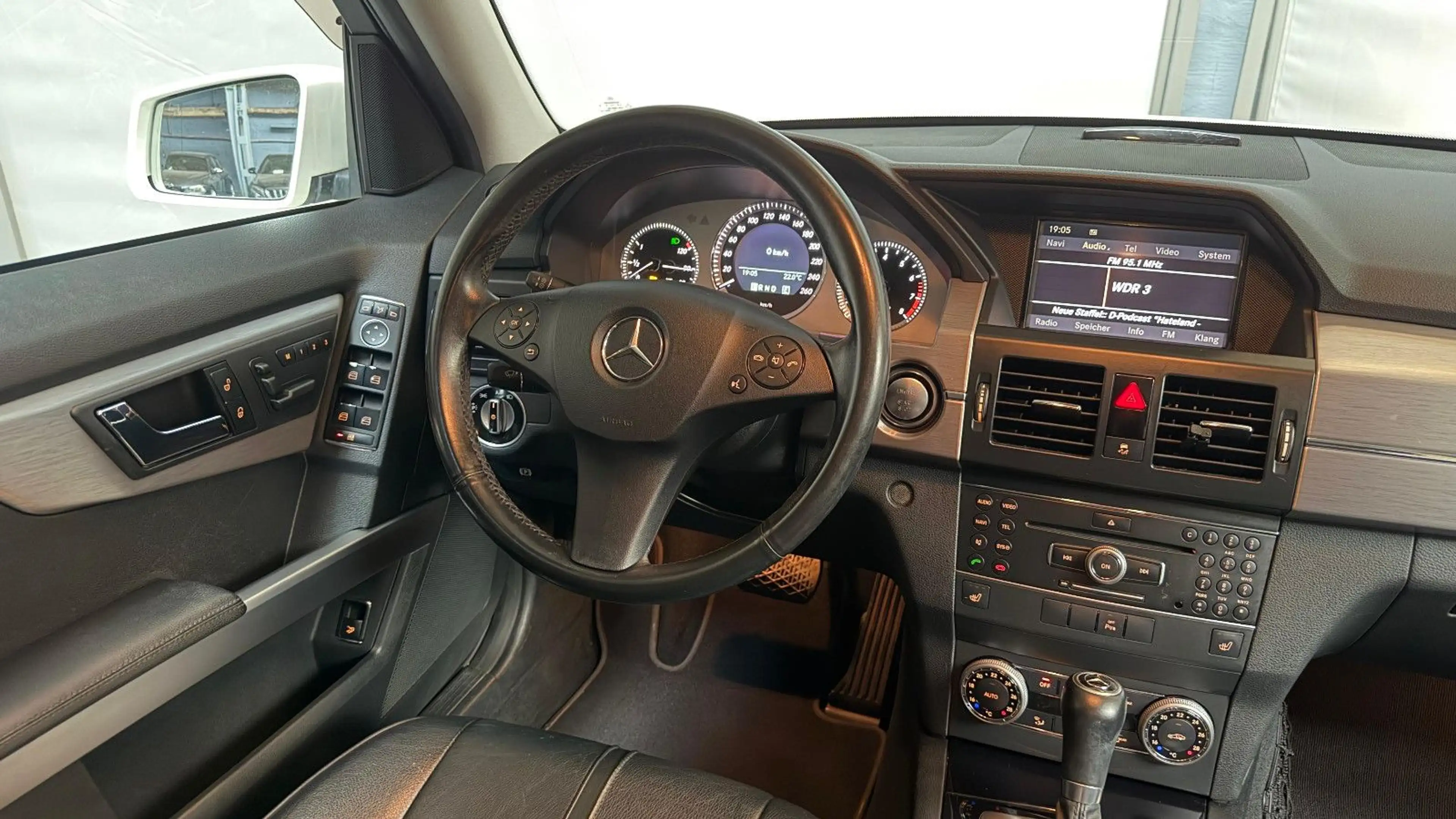 Mercedes-Benz GLK 300 350 4Matic Leder 60TKM Keyless-Go Xenon — photo 14