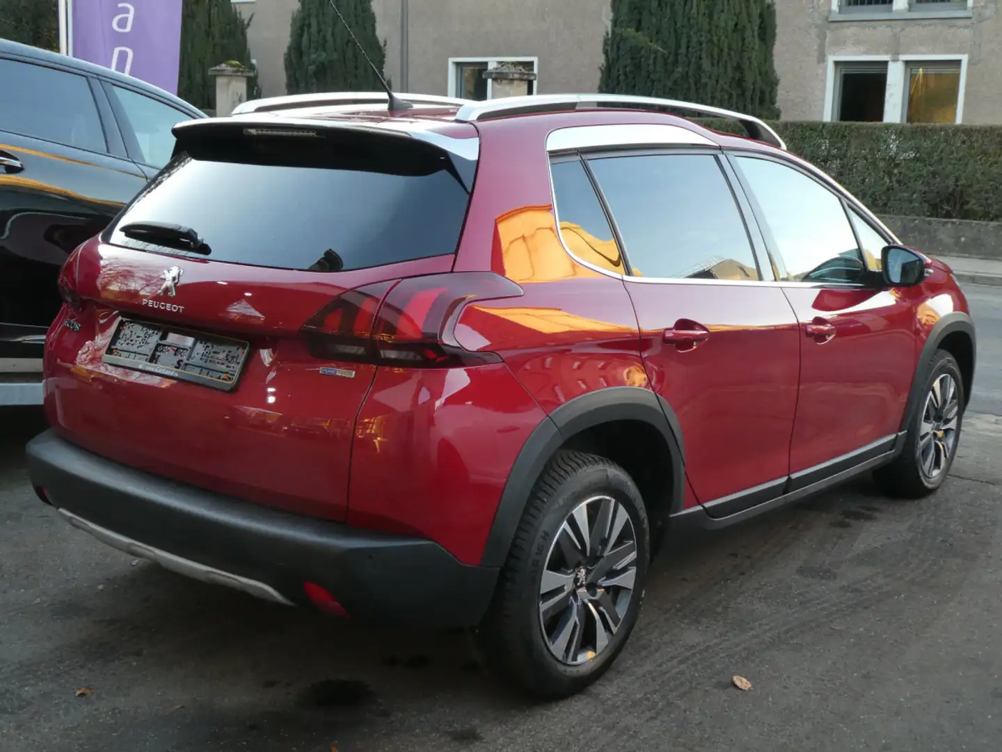 Peugeot 2008 1.2 Automatique 110 Allure Rouge - 2