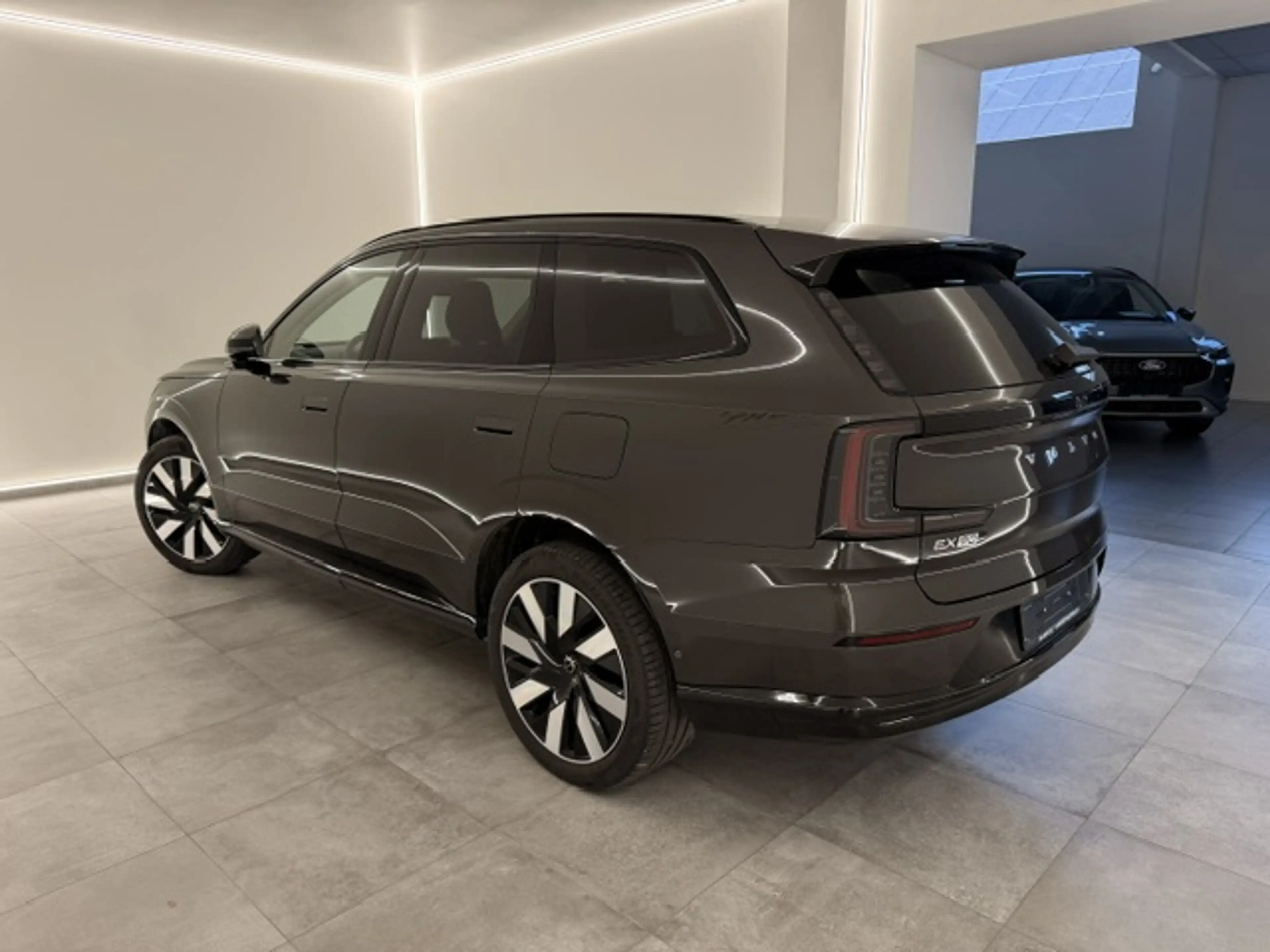 Volvo EX90 ULTRA TWIN ENGINE EXTENDED RANGE LUCHTVERING — photo 4