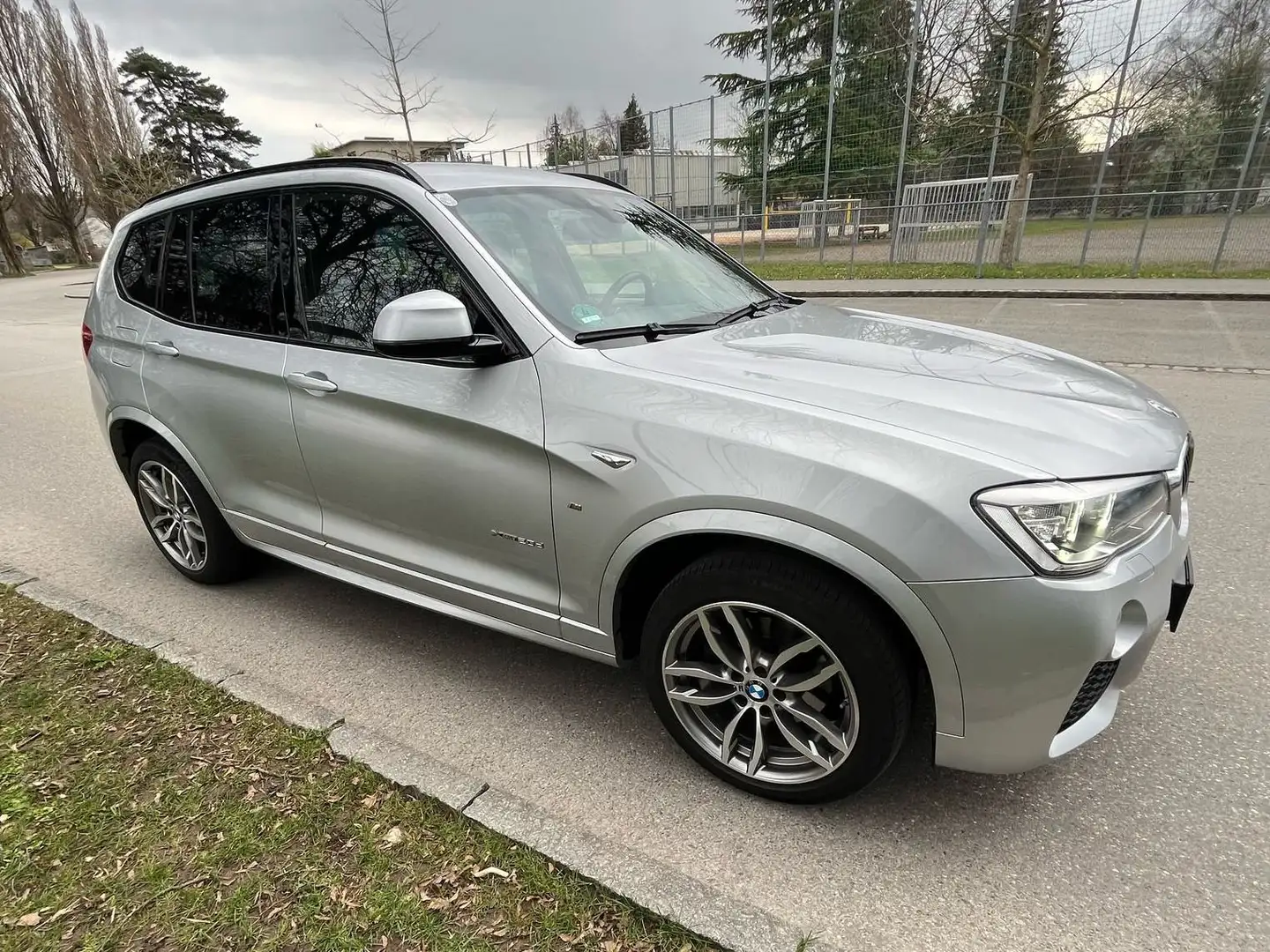 BMW X3 Frisch vorgeführt! X3 xDrive 20d M-Paket Silber - 2