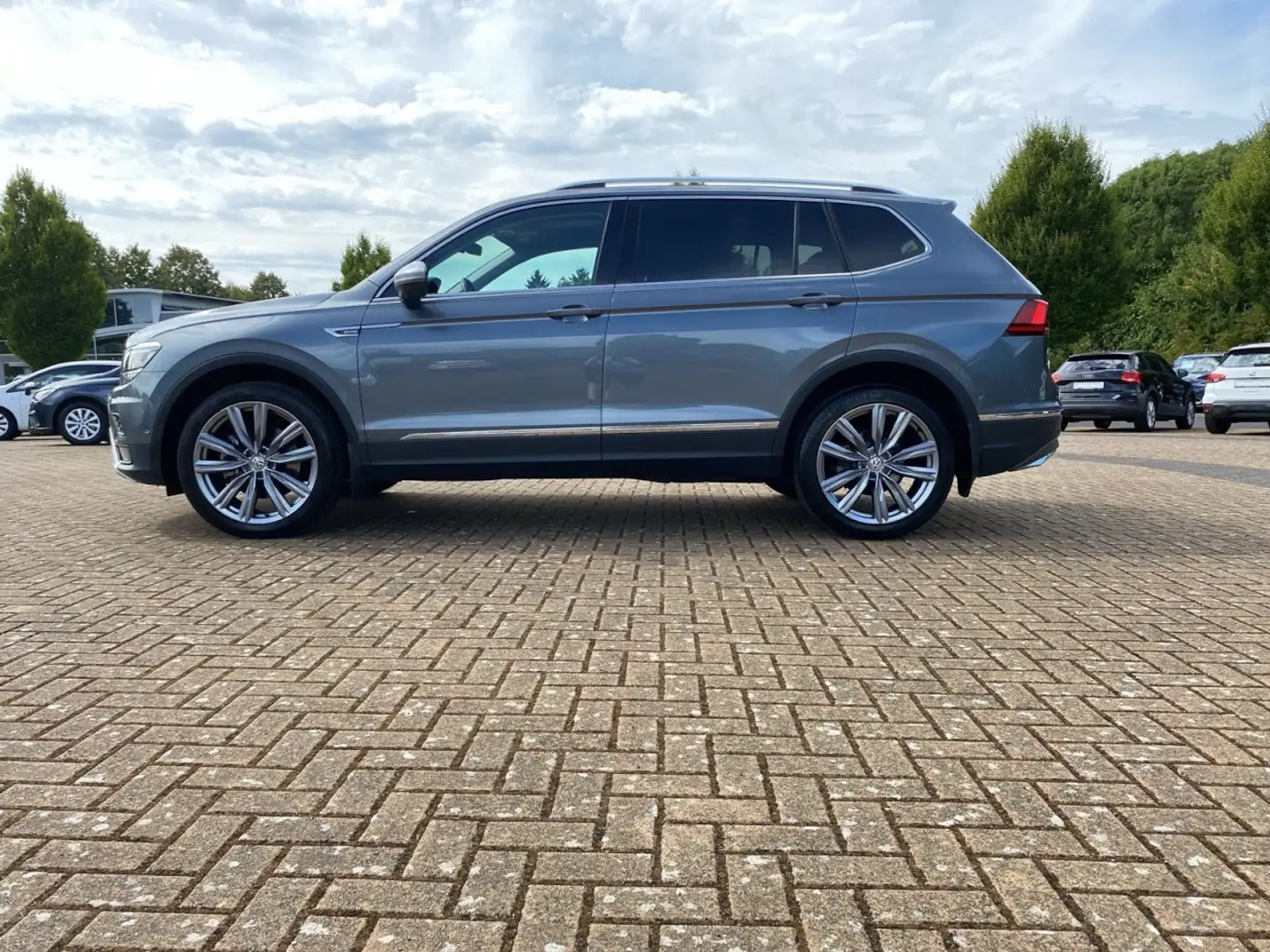Volkswagen Tiguan Allspace 2.0 TSI Highline 4M*AHK*DCC*DYN* Klima Navi Grigio - 2