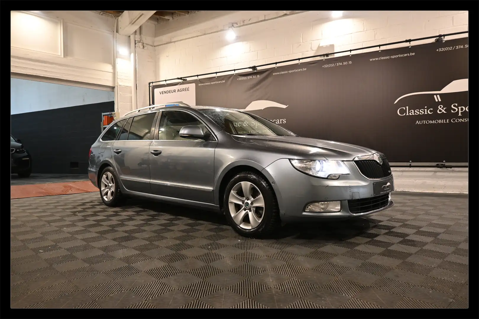 Skoda Superb Superb SW 1.6 CR TDi / CUIR / GPS NAVI / XENON ! Grau - 1