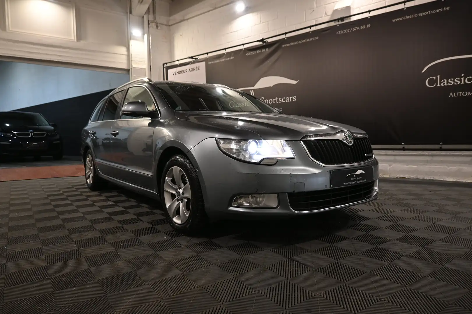Skoda Superb Superb SW 1.6 CR TDi / CUIR / GPS NAVI / XENON ! Grau - 2