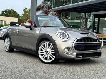 2.0A Cooper S / LED / NAVIGATIE / CAMERA / PDC / 18" ALU / 1 JAAR WAARBORG