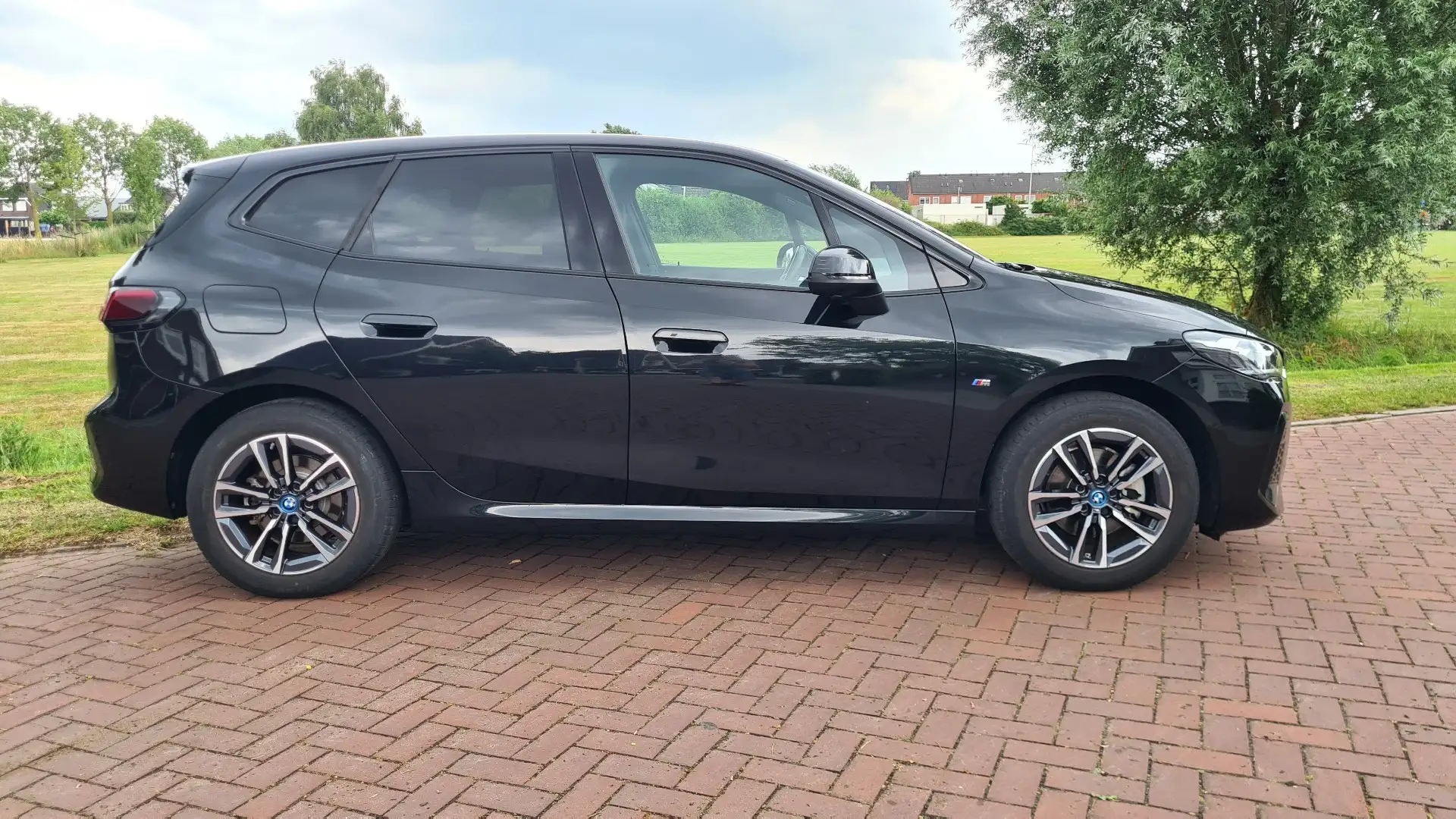 BMW 225 225e X-Drive M-sport Zwart - 2