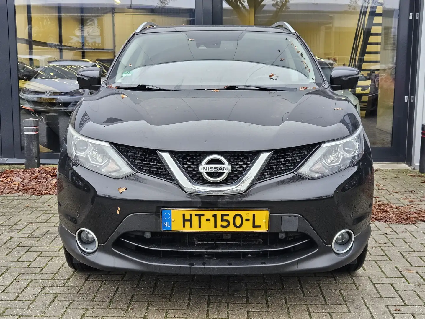 Nissan Qashqai 1.2 Tekna + PANO DAK + LEER + 360 CAMERA + KEYLESS Zwart - 2