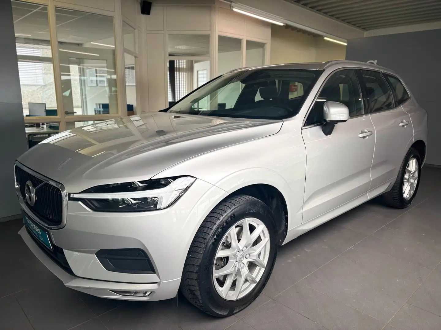 Volvo XC60 XC60 Momentum Pro AWD 3 Pakete Silber - 1