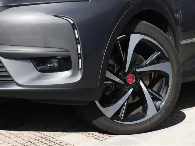 DS Automobiles DS 7 Crossback view 5