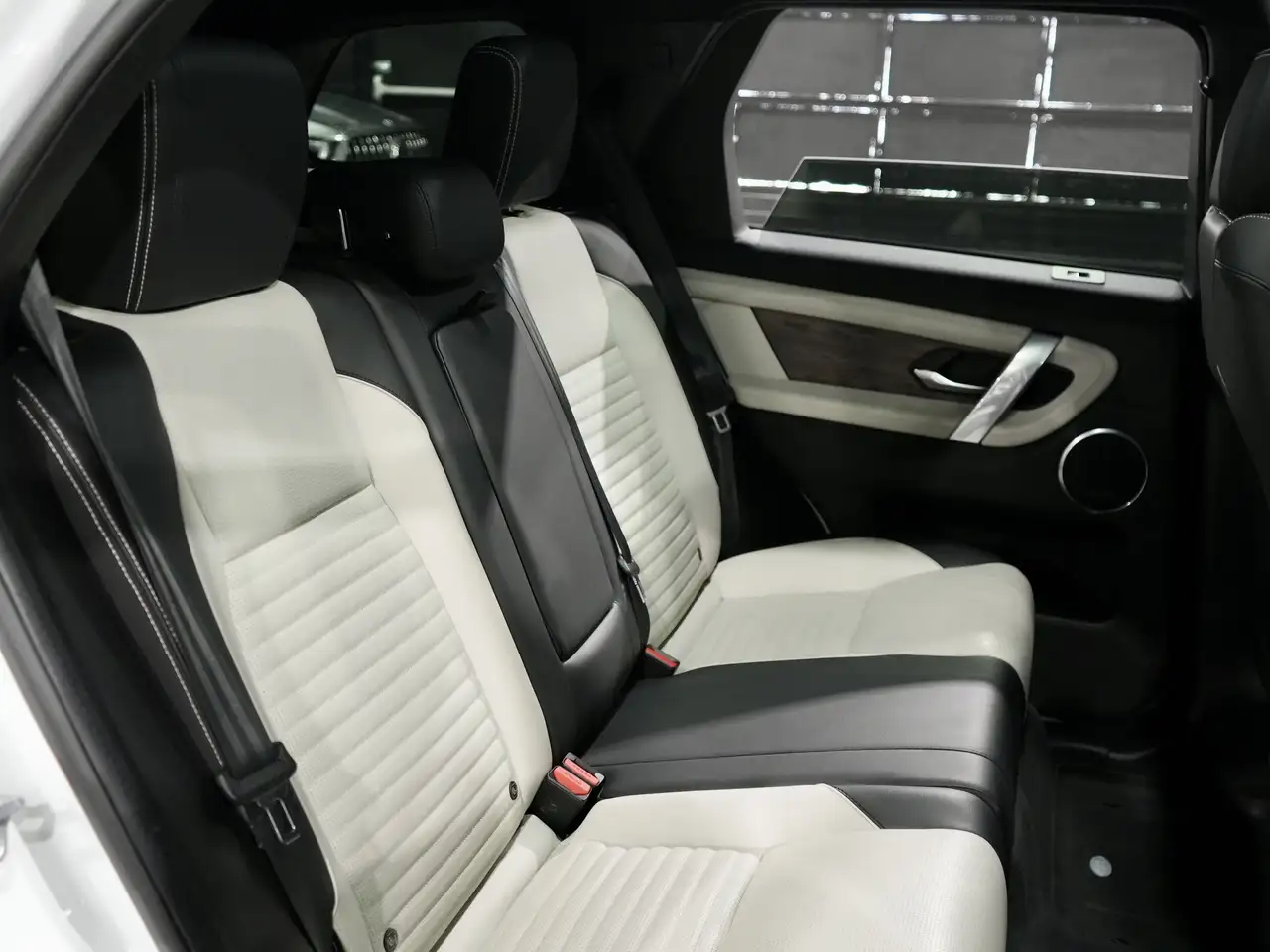 Land Rover Discovery Sport снимка Land Rover Discovery Sport