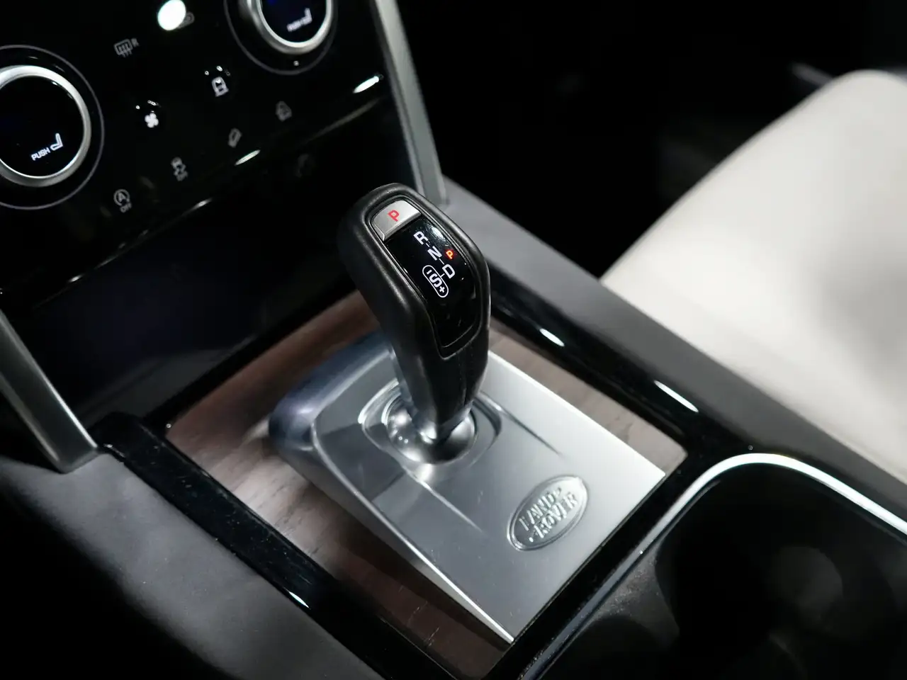 Land Rover Discovery Sport снимка Land Rover Discovery Sport