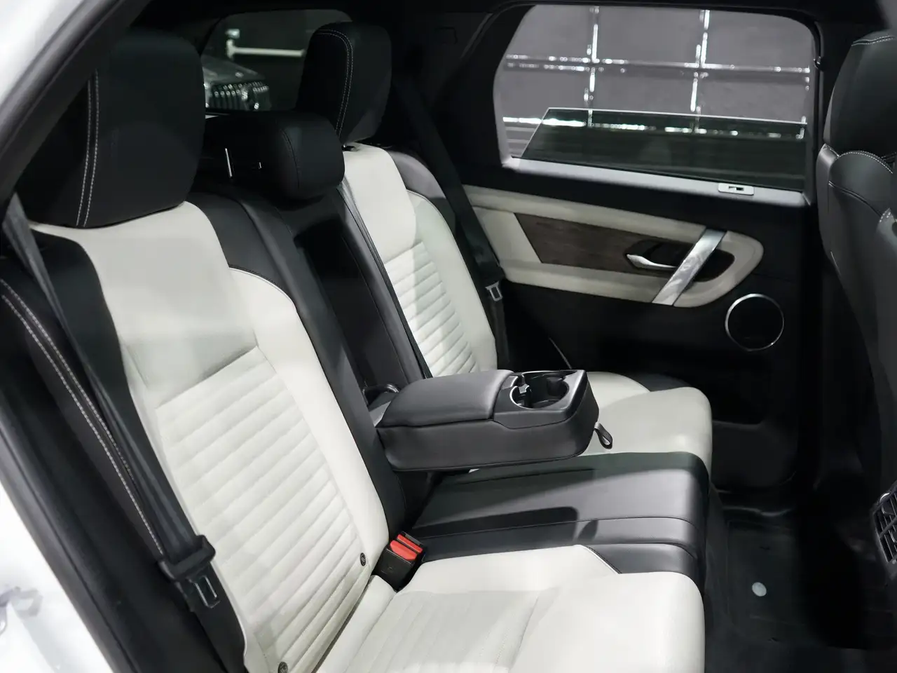Land Rover Discovery Sport снимка Land Rover Discovery Sport