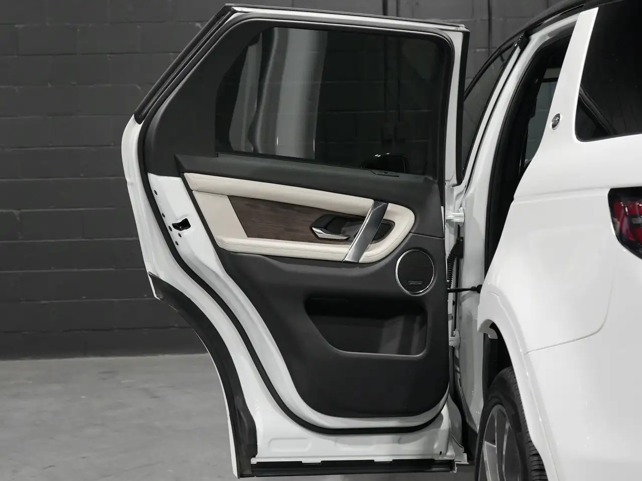 Land Rover Discovery Sport снимка Land Rover Discovery Sport