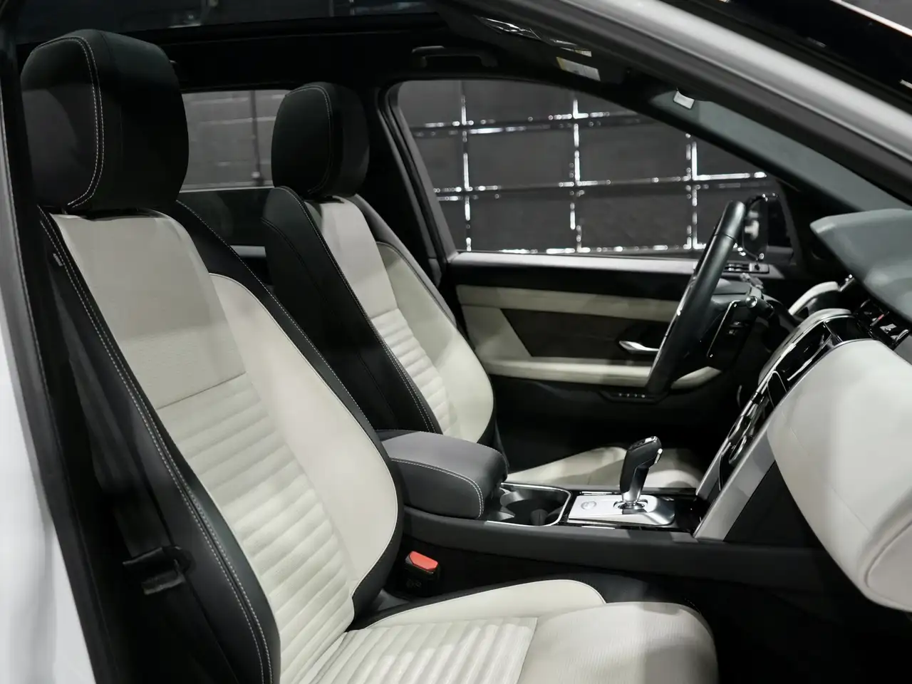 Land Rover Discovery Sport снимка Land Rover Discovery Sport