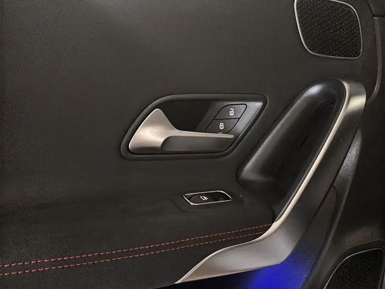 Mercedes-Benz CLA снимка Mercedes-Benz CLA