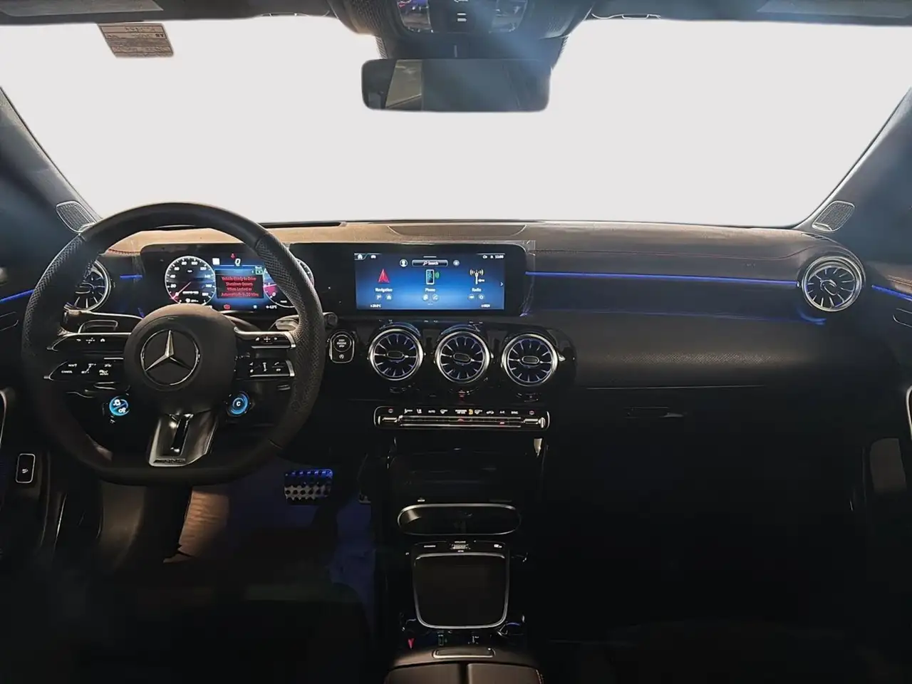 Mercedes-Benz CLA снимка Mercedes-Benz CLA