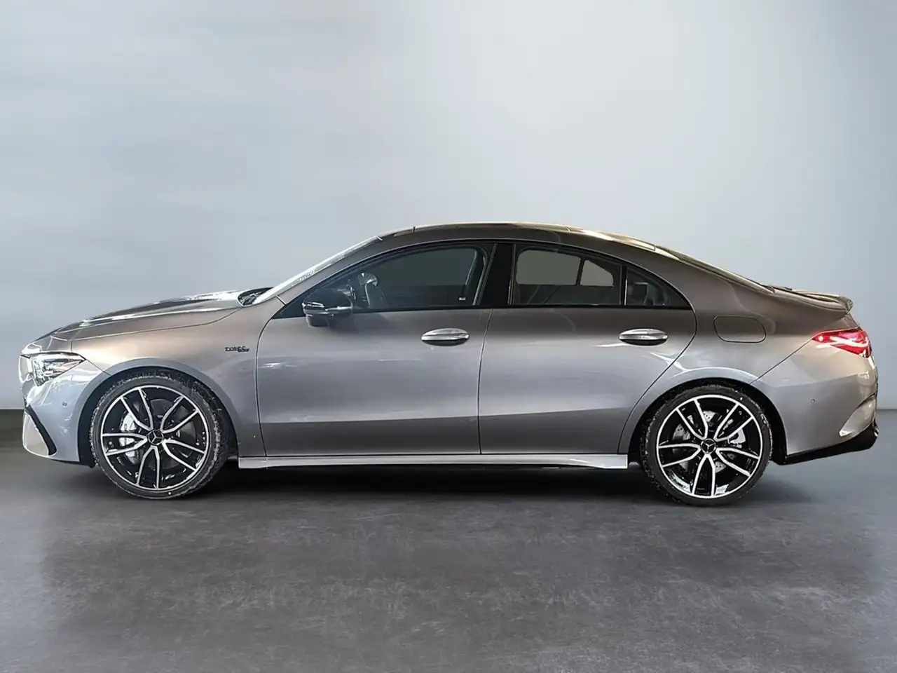 Mercedes-Benz CLA снимка Mercedes-Benz CLA