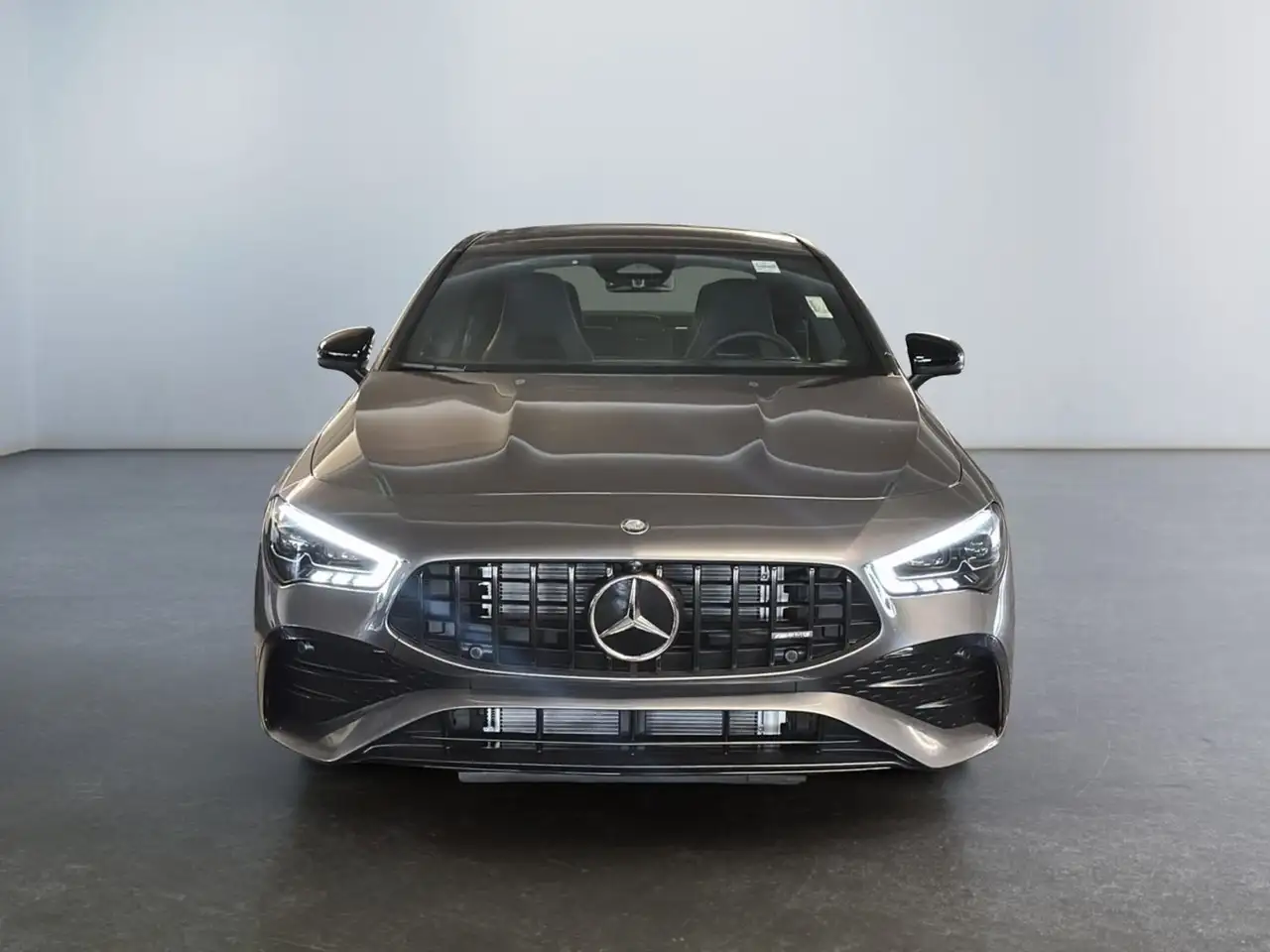 Mercedes-Benz CLA снимка Mercedes-Benz CLA