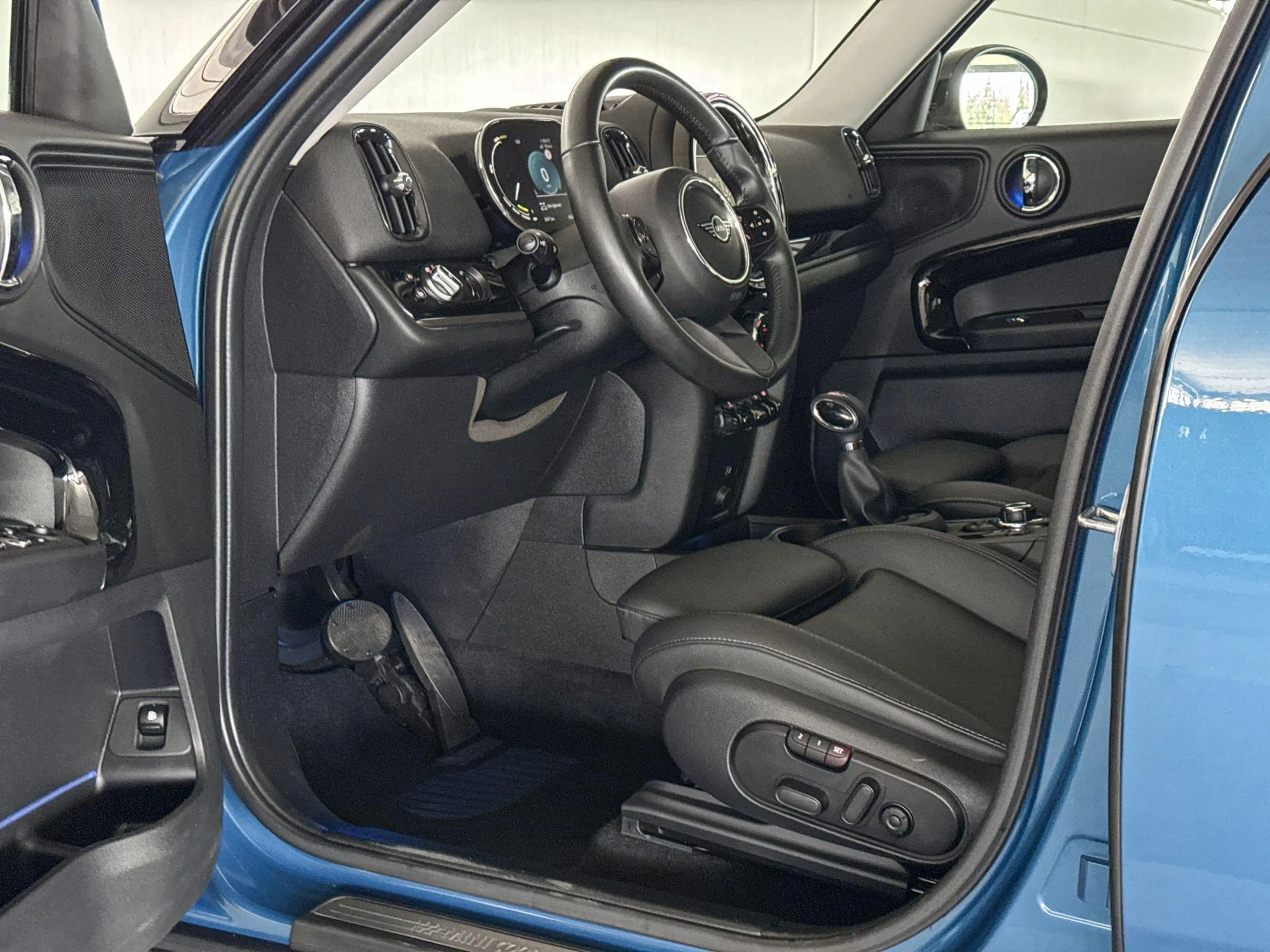 MINI Cooper SE Countryman ALL4 Classic — photo 9