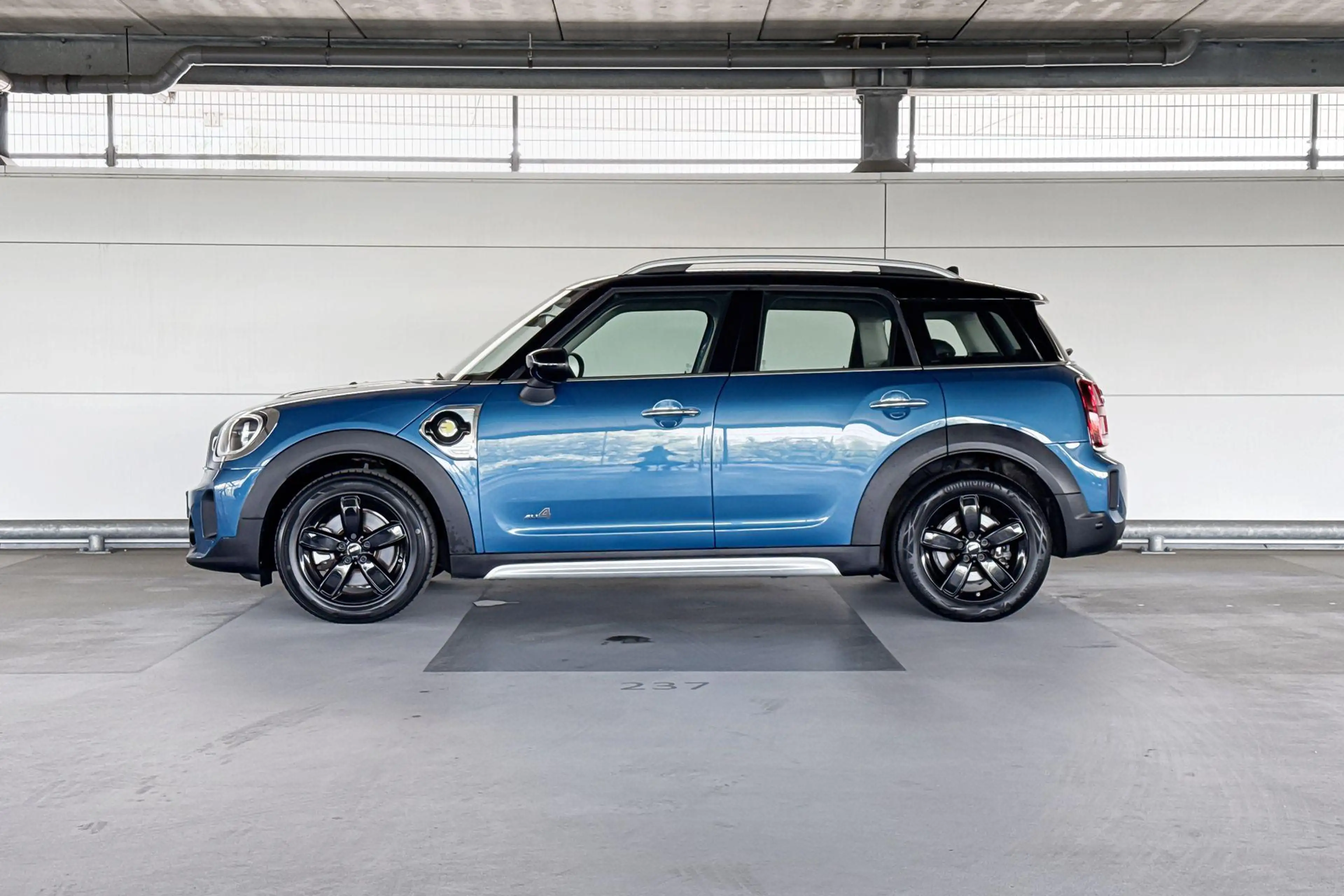 MINI Cooper SE Countryman ALL4 Classic — photo 2