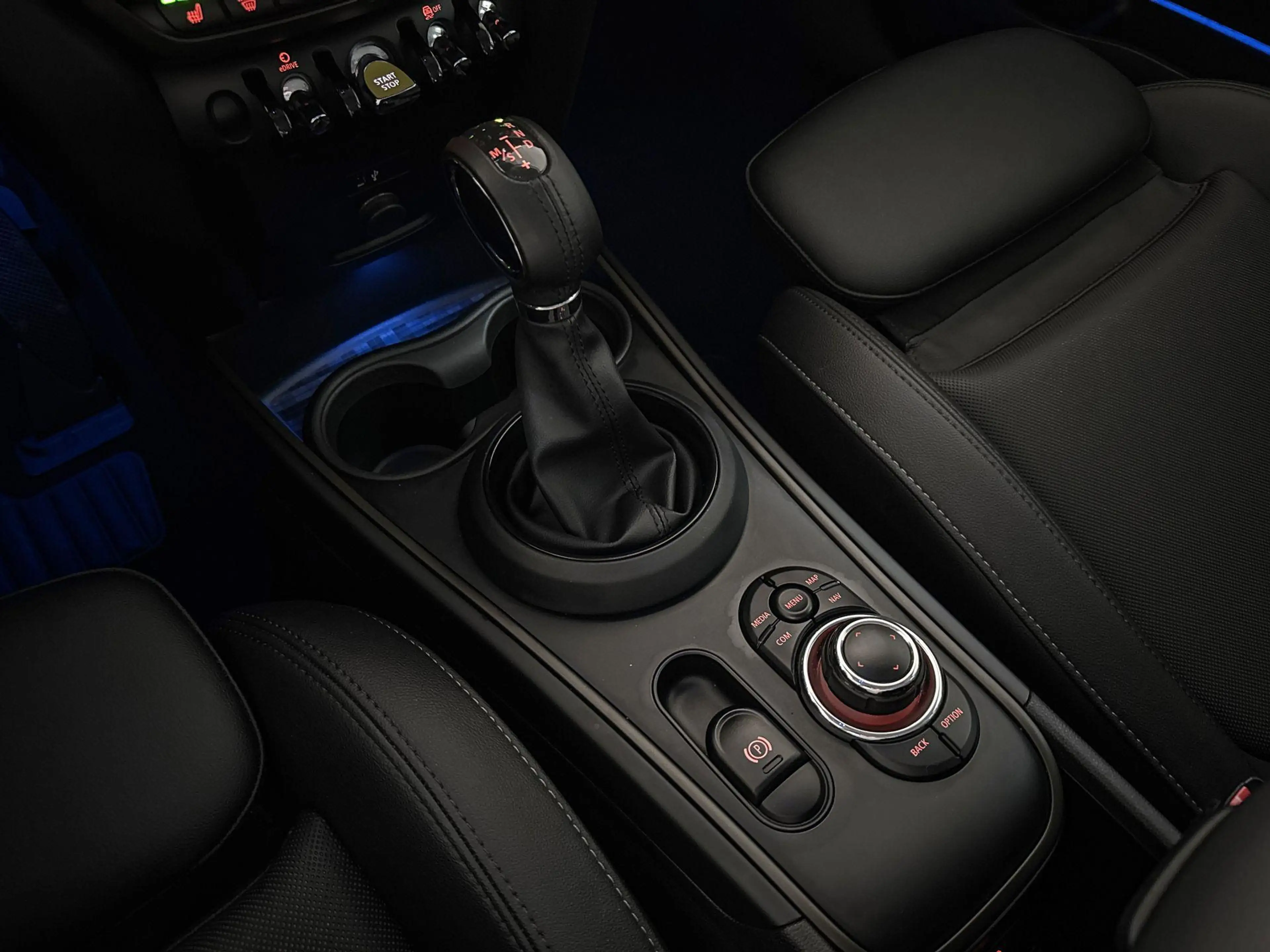MINI Cooper SE Countryman ALL4 Classic — photo 15