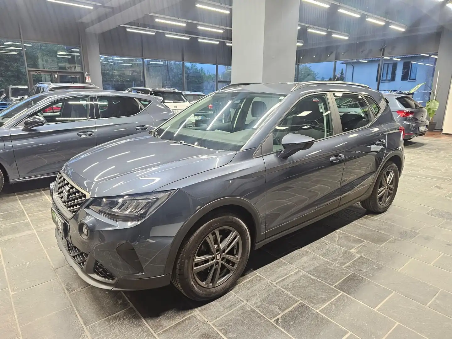 SEAT Arona Arona 1.0 TGI Reference Gris - 1
