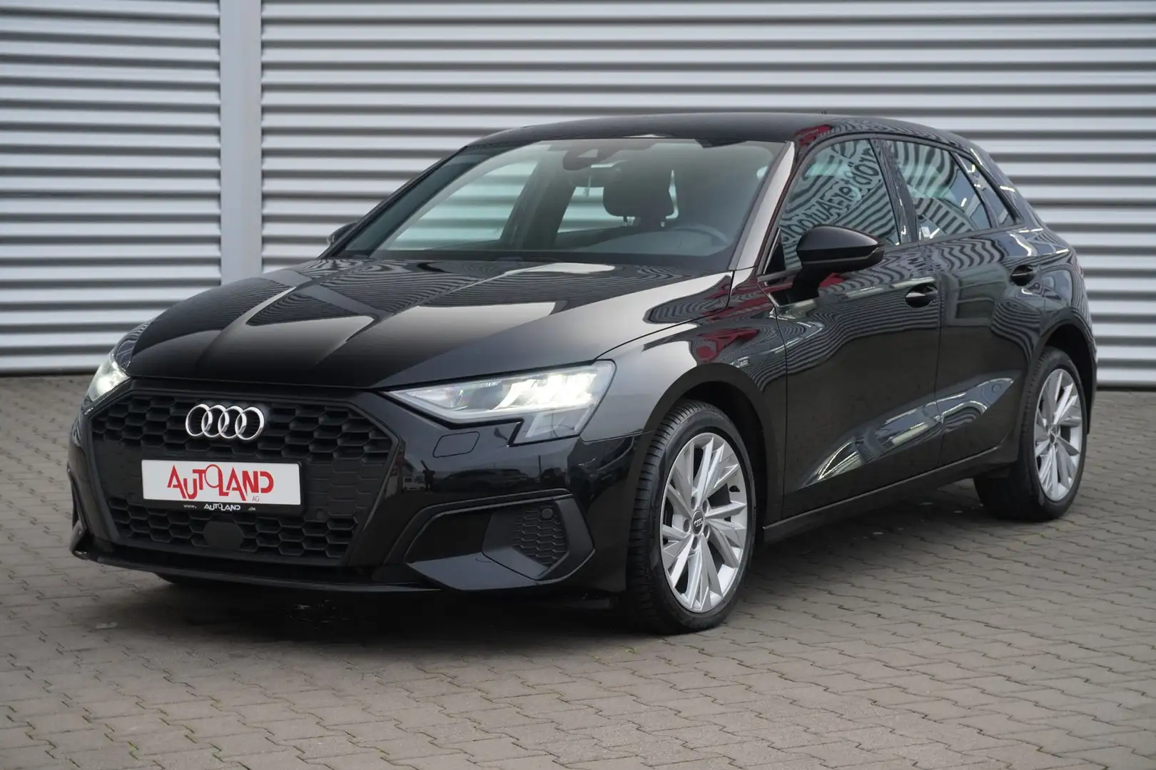 Audi A3 Sportback 35 1.5 TFSI basis LED Navi ACC PDC Schwarz - 2