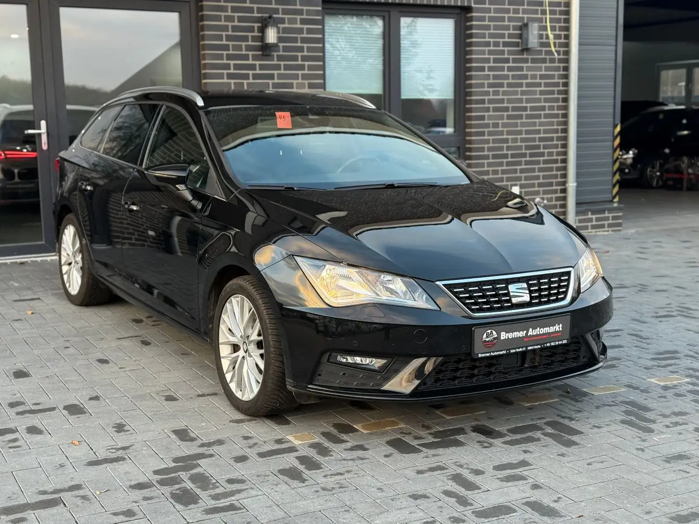 SEAT Leon ST Xcellence CNG*DSG*SHZ*NAVI*AHK*PDC*ACC* Negru - 1