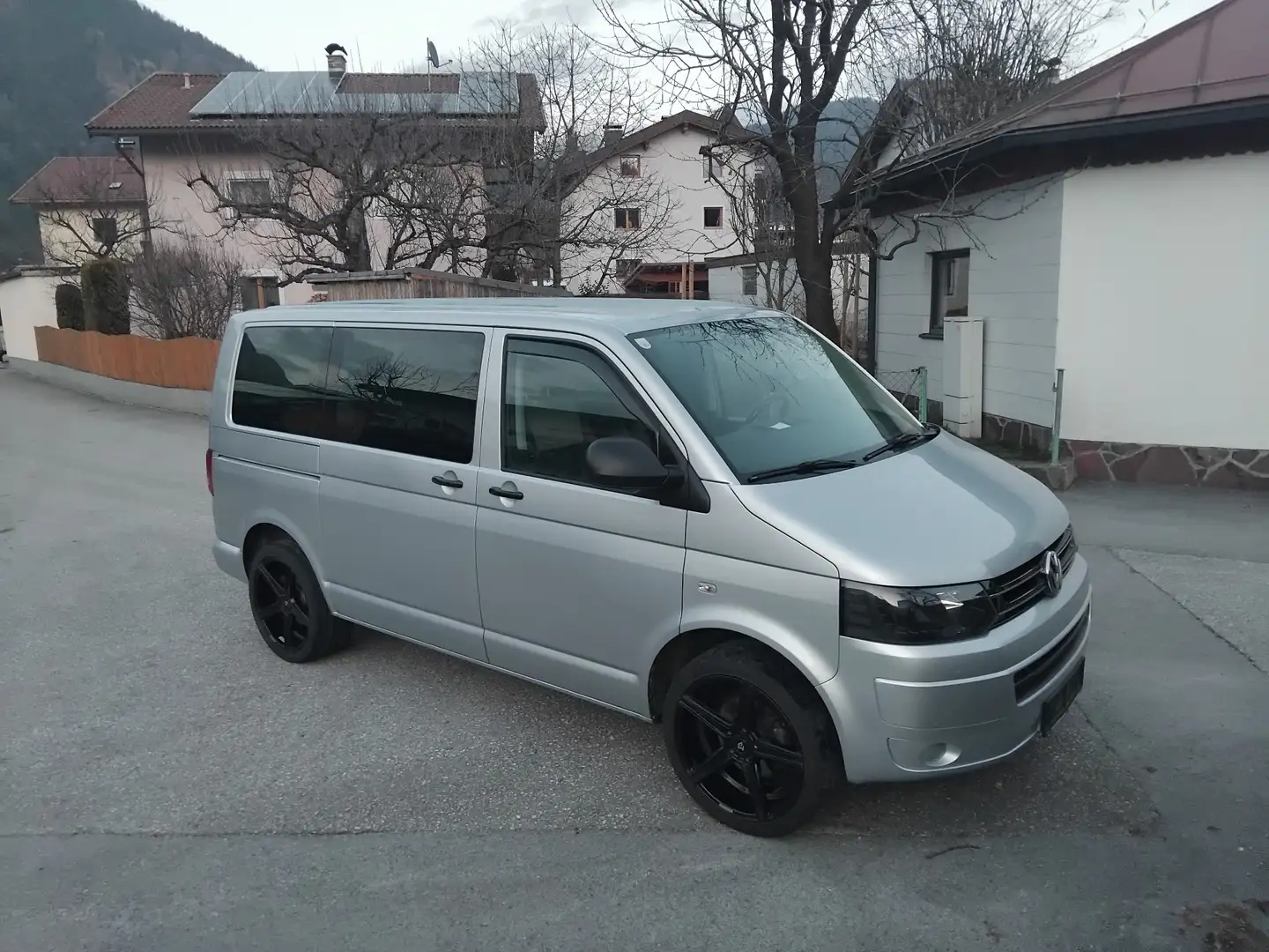 Volkswagen T5 Multivan Startline 2,0 TDI D-PF Grau - 1