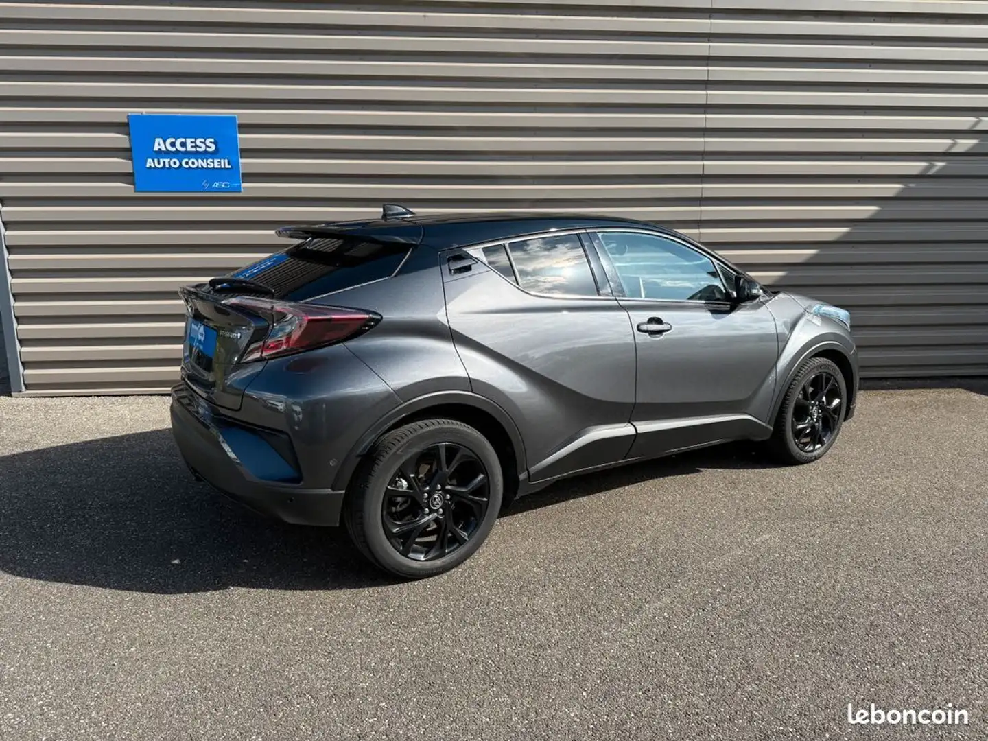 Toyota C-HR CHR GRAPHIC Première Main, Très bon état, Boite Automatique Gris - 2