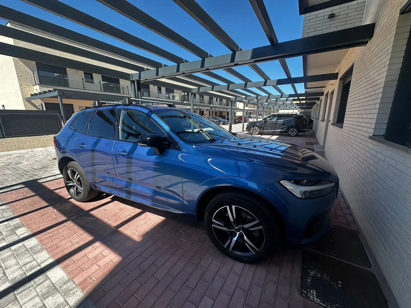 Volvo XC60 B4 R-Design FWD Aut. Azul - 1