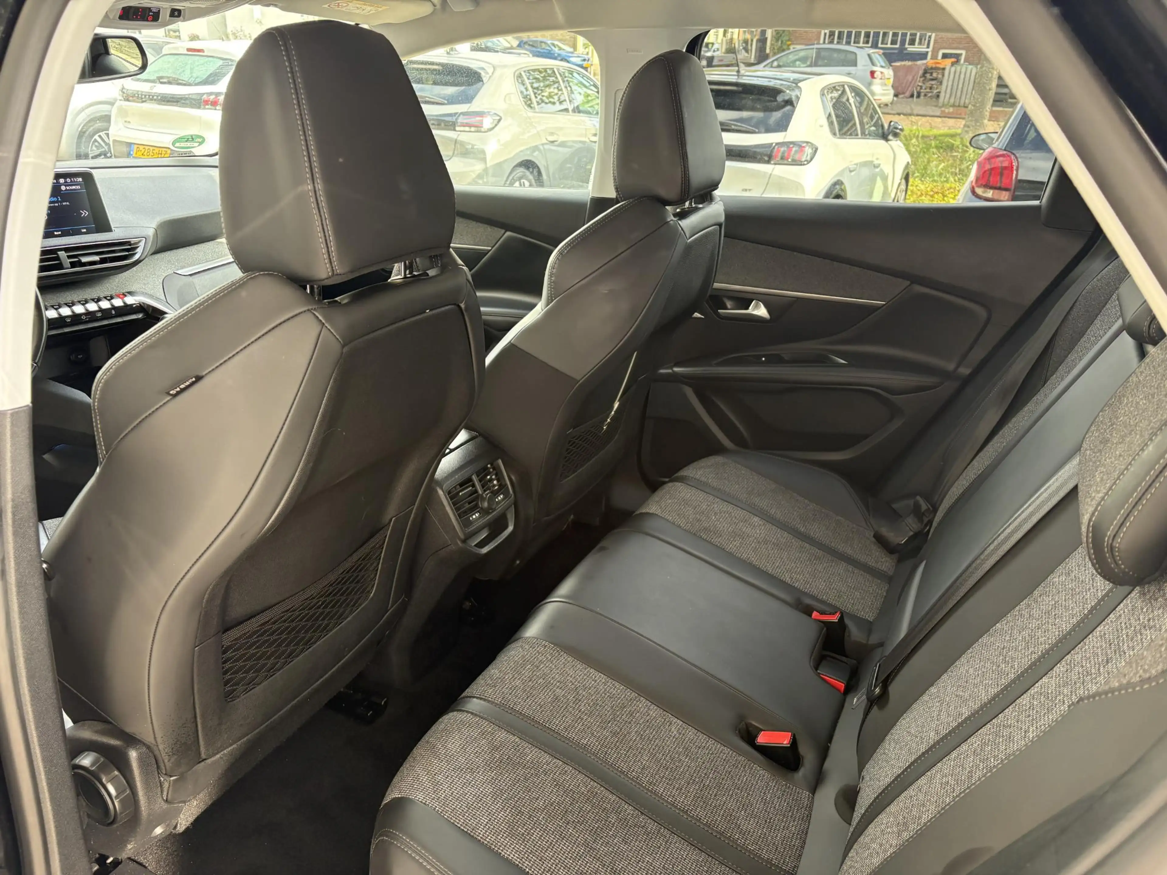 Peugeot 3008 1.2T 130pk Allure | Focal Audio | Full LED koplamp — photo 11