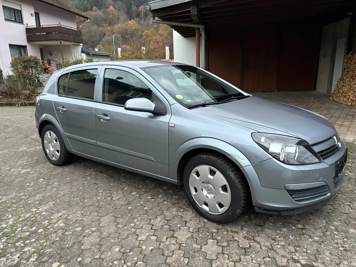 Opel Astra Edition Grau - 2