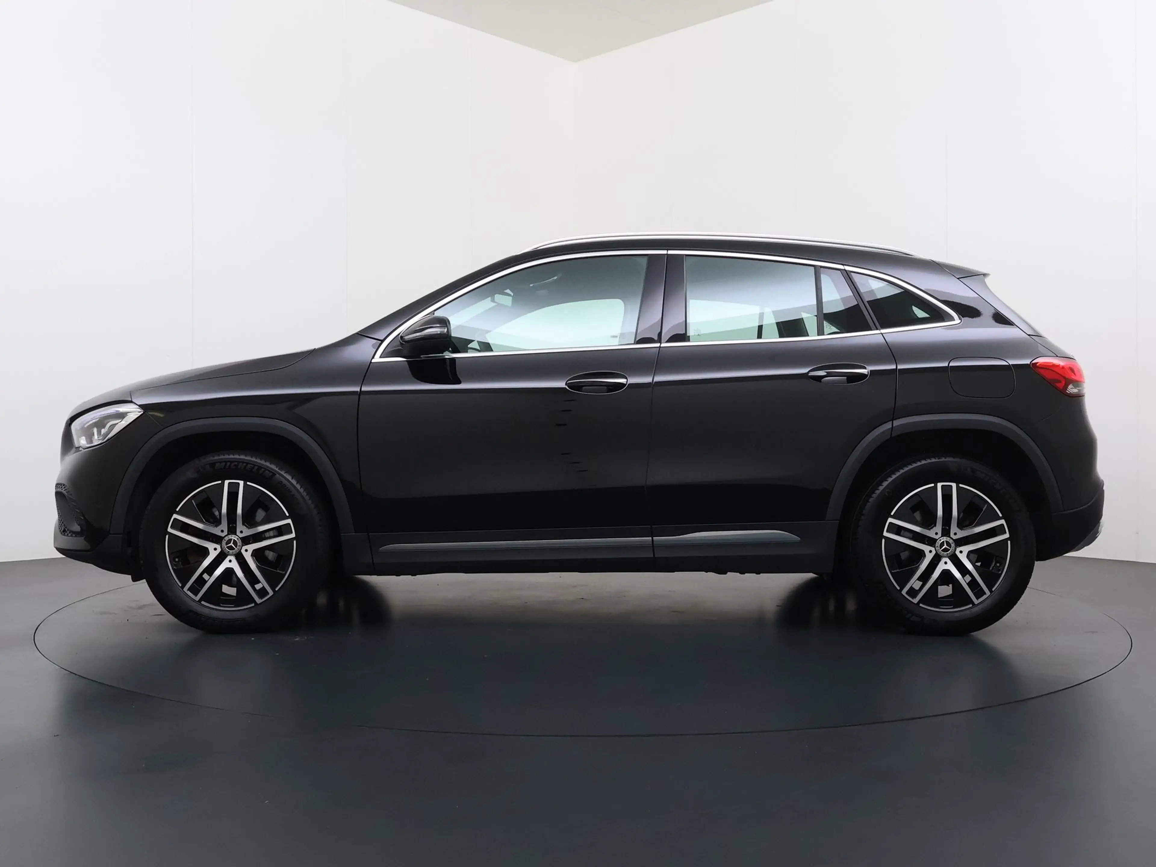 Mercedes-Benz GLA 250 e Luxury | Keyless | ACC | Thermotronic — photo 2