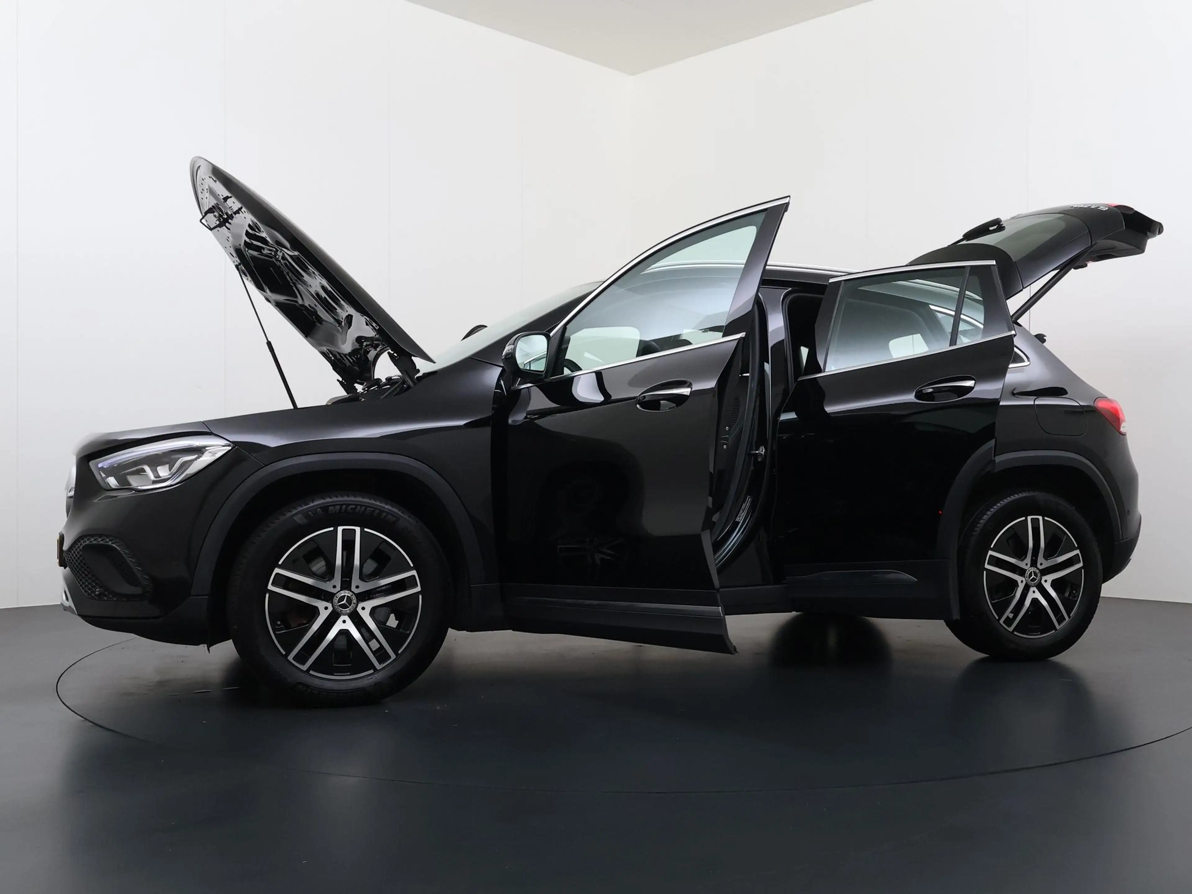 Mercedes-Benz GLA 250 e Luxury | Keyless | ACC | Thermotronic — photo 11