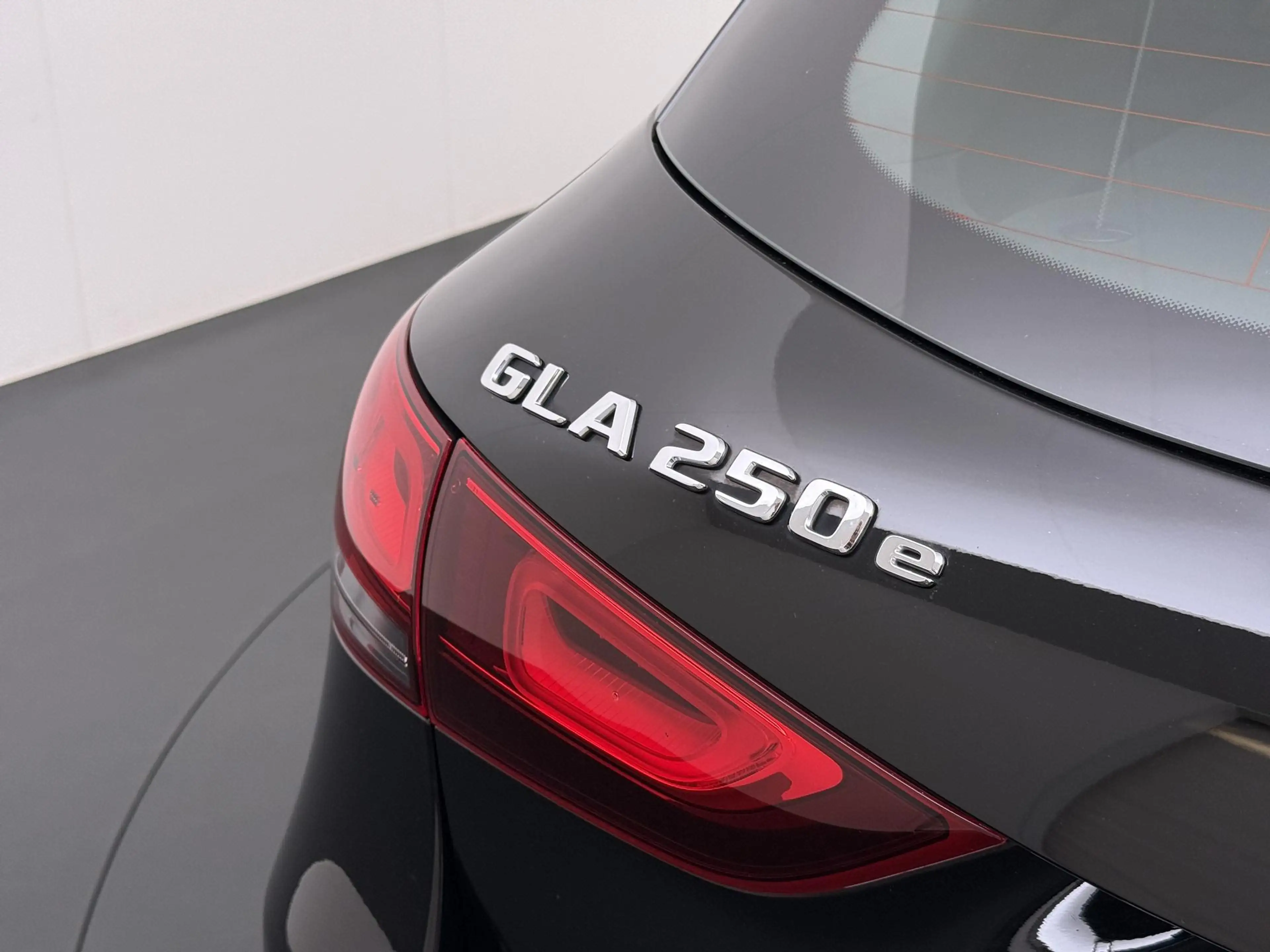 Mercedes-Benz GLA 250 e Luxury | Keyless | ACC | Thermotronic — photo 12