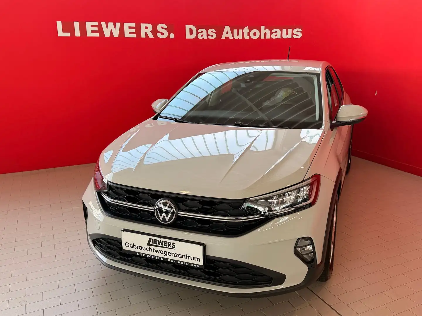 Volkswagen Taigo 4Me TSI Grau - 2