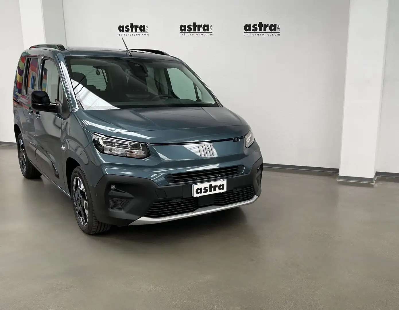 Fiat Doblo 1.5 BlueHdi 130 CV AT8 PC Magic Top Bleu - 1