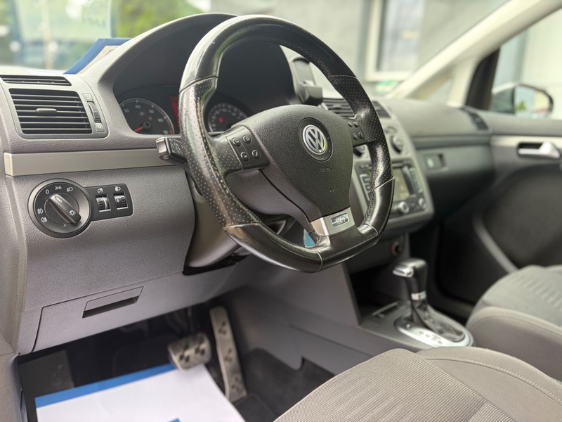 Volkswagen Touran R-Line Edition — photo 15
