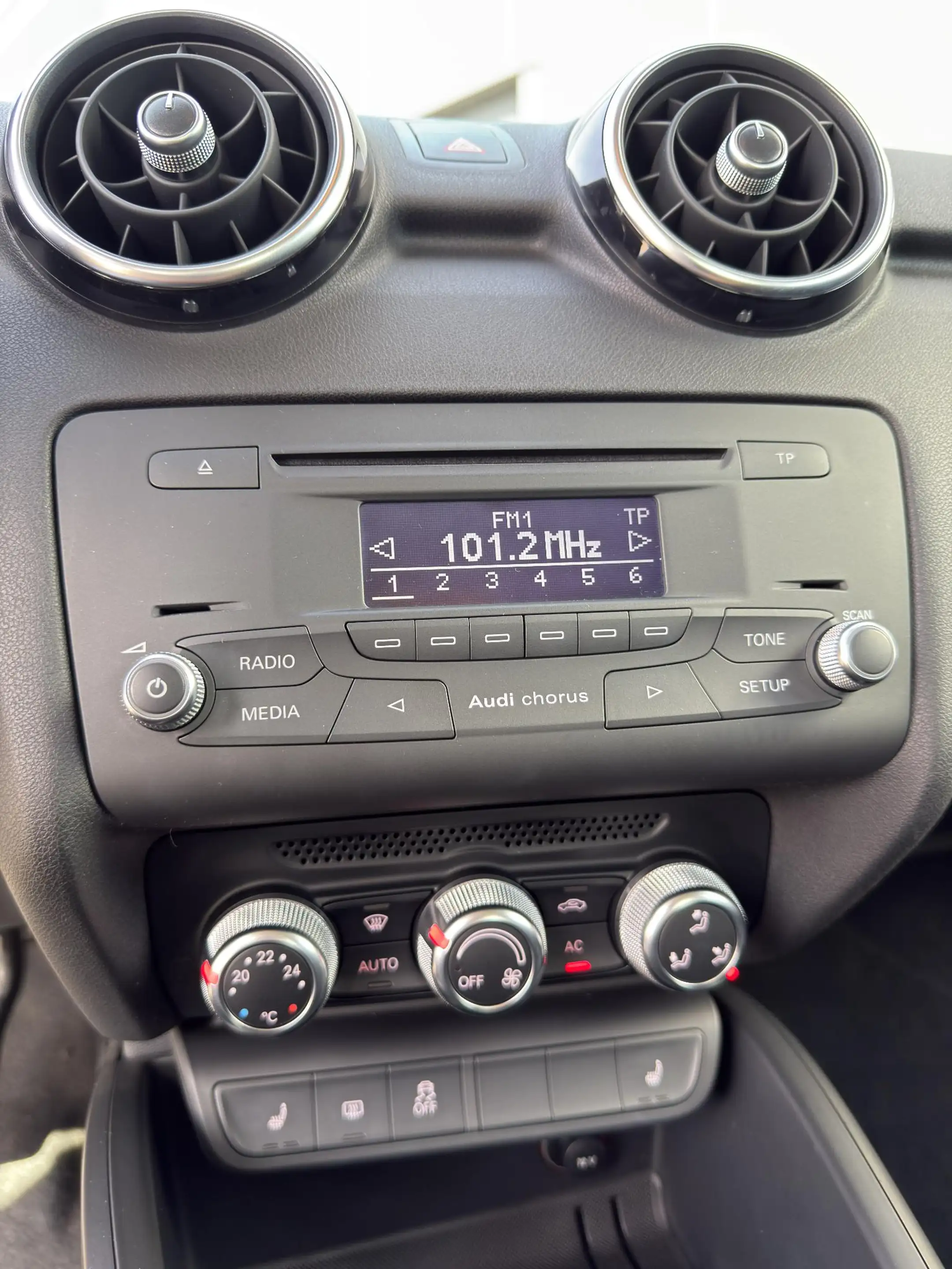 Audi A1 Sportback 1.2 TFSI Attraction AIRCO! — photo 13