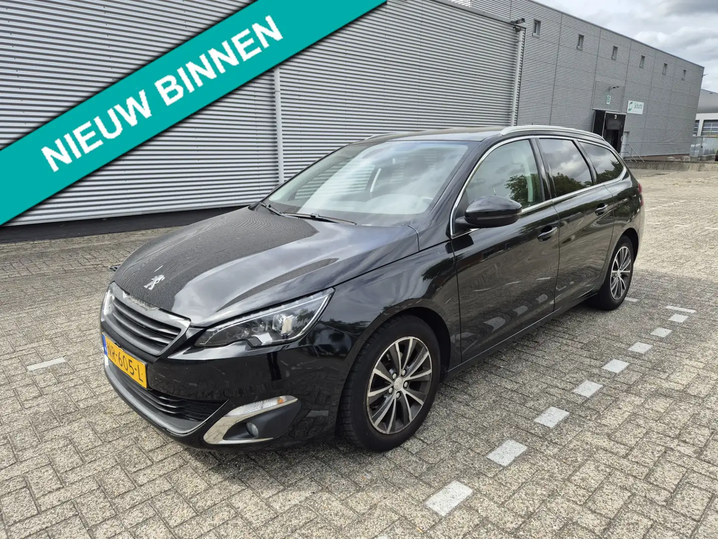 Peugeot 308 SW 1.6 BlueHDI Blue Lease Premium Automaat, Zwart - 1
