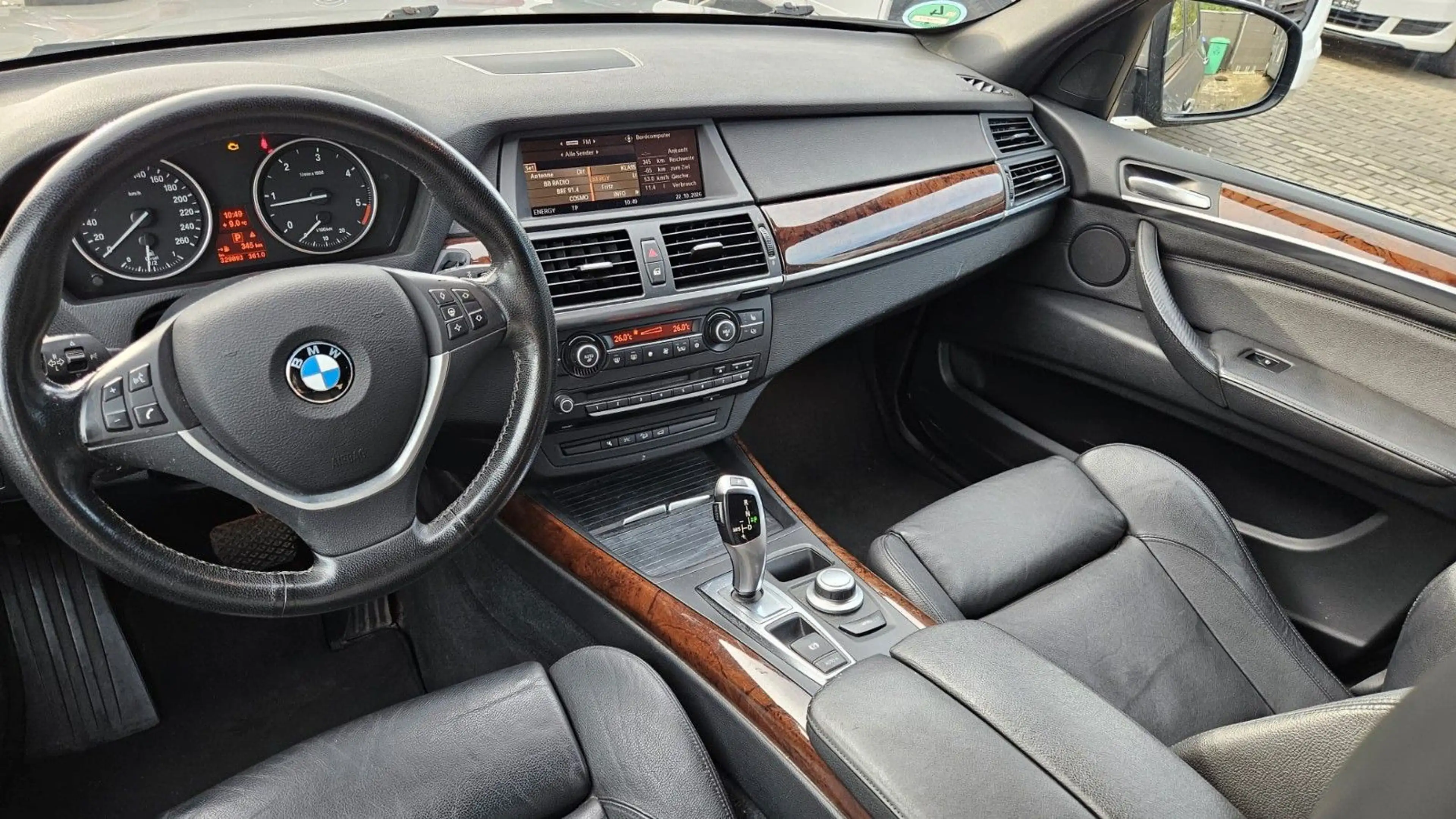 BMW X5 xDrive 30 d — photo 8