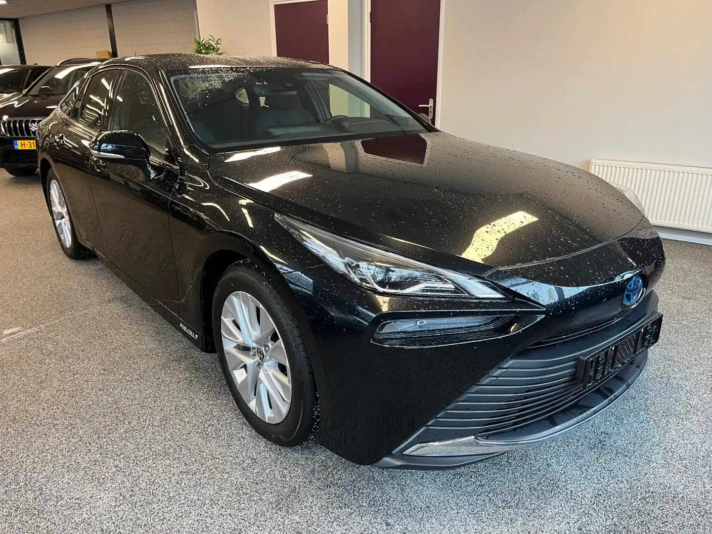 Toyota Mirai 182pk Dynamic Automaat / Verw. electr. bed. voorst Schwarz - 2