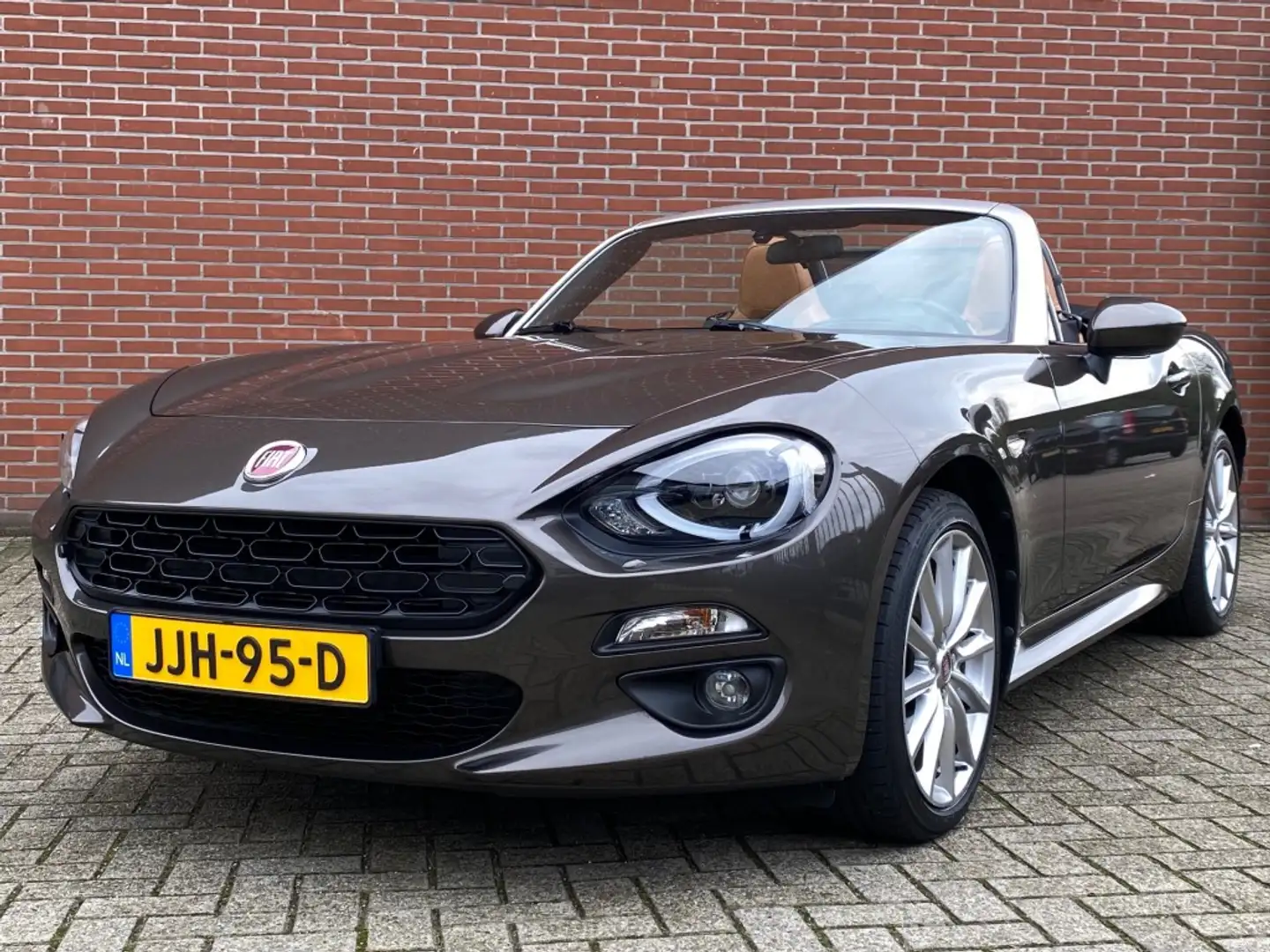 Fiat 124 Spider 1.4 M-AIR T LUSSO AUTOMAAT CARPLAY XENON LEER KEYL Brun - 2