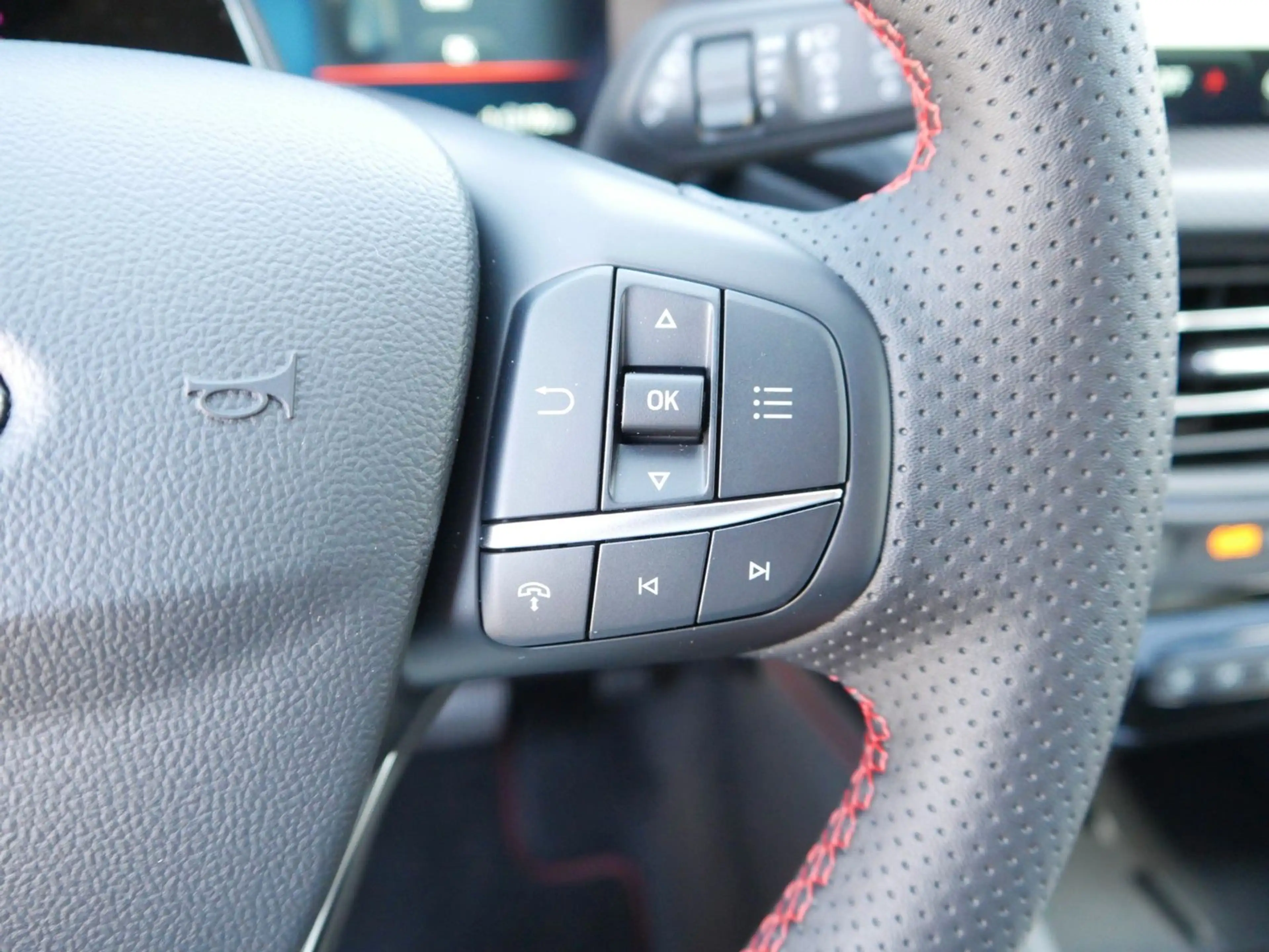 Ford Kuga ST-Line Automatik + Navi + Winter + AHK — photo 13