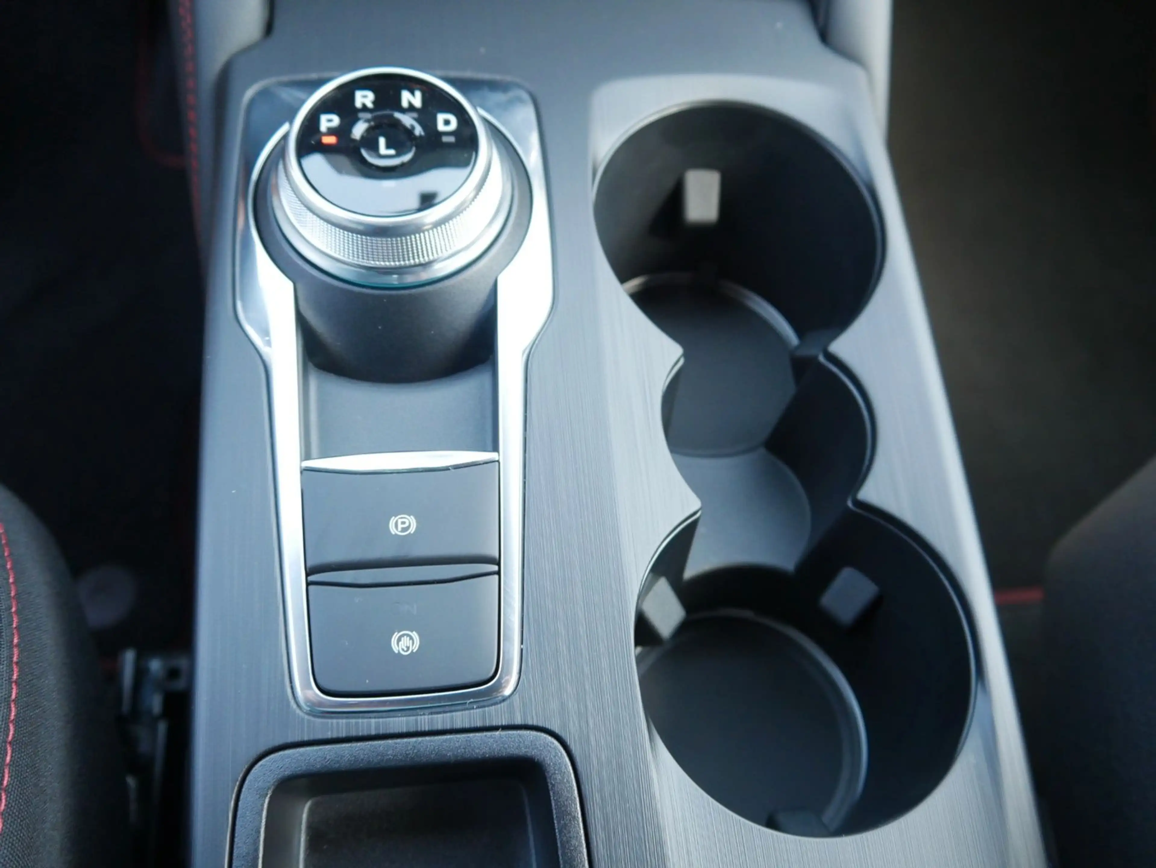 Ford Kuga ST-Line Automatik + Navi + Winter + AHK — photo 12