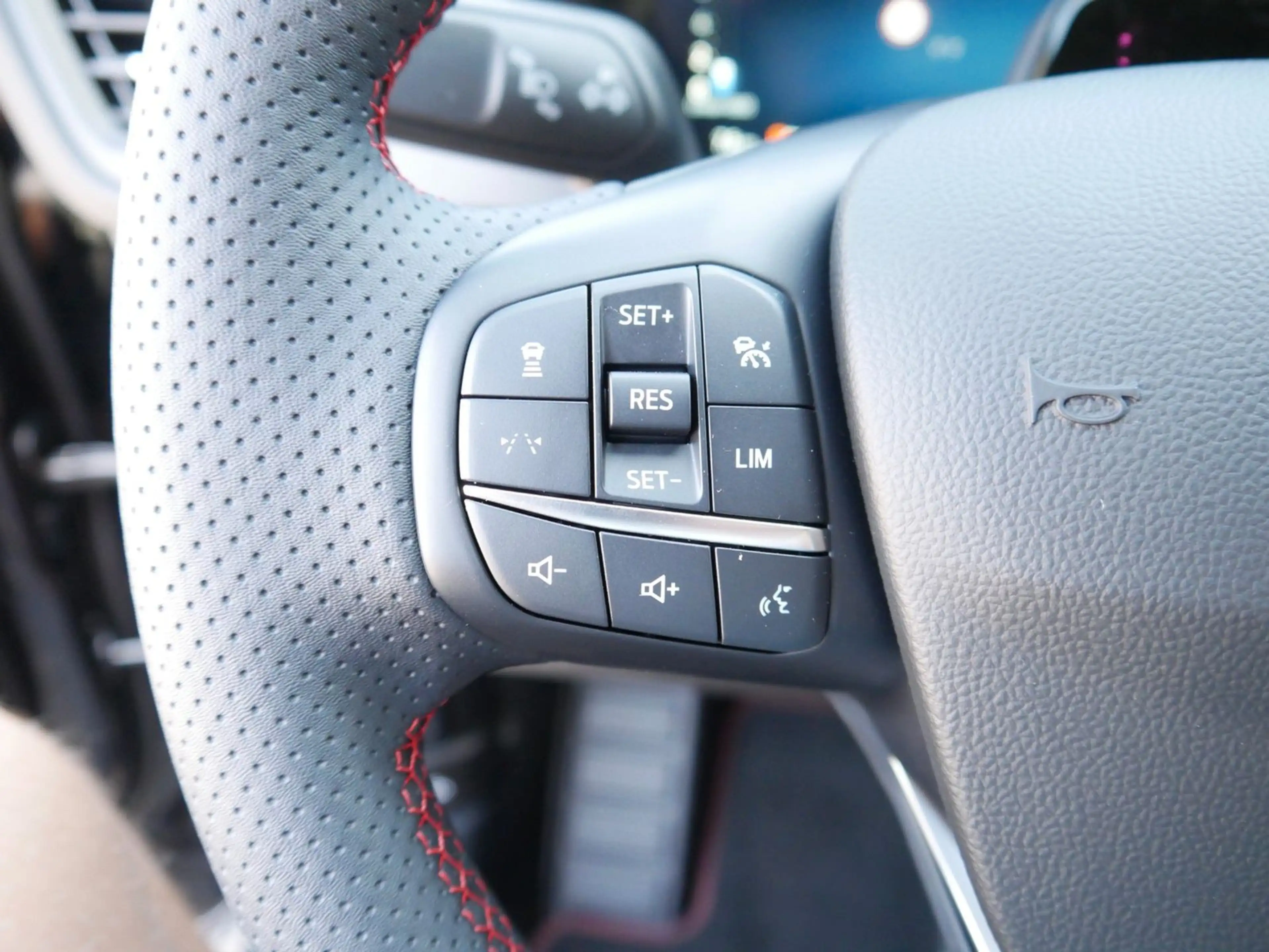 Ford Kuga ST-Line Automatik + Navi + Winter + AHK — photo 14