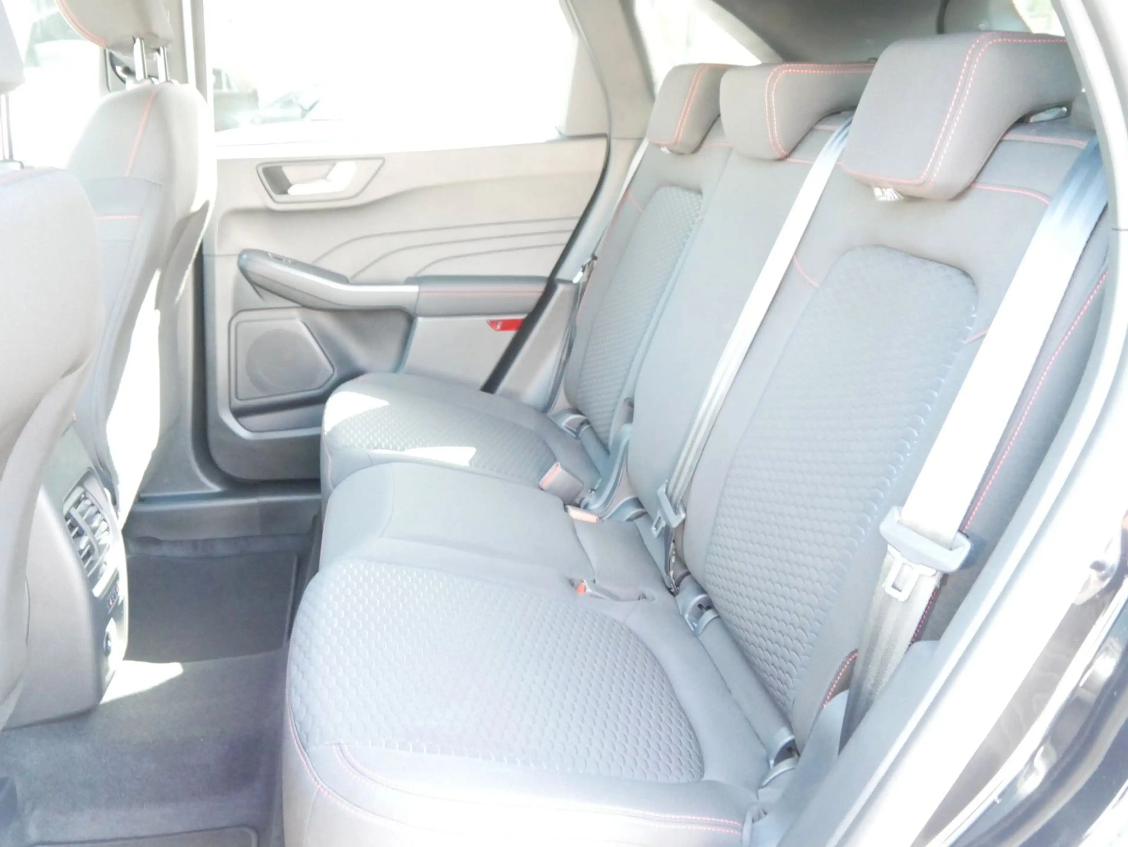 Ford Kuga ST-Line Automatik + Navi + Winter + AHK — photo 5