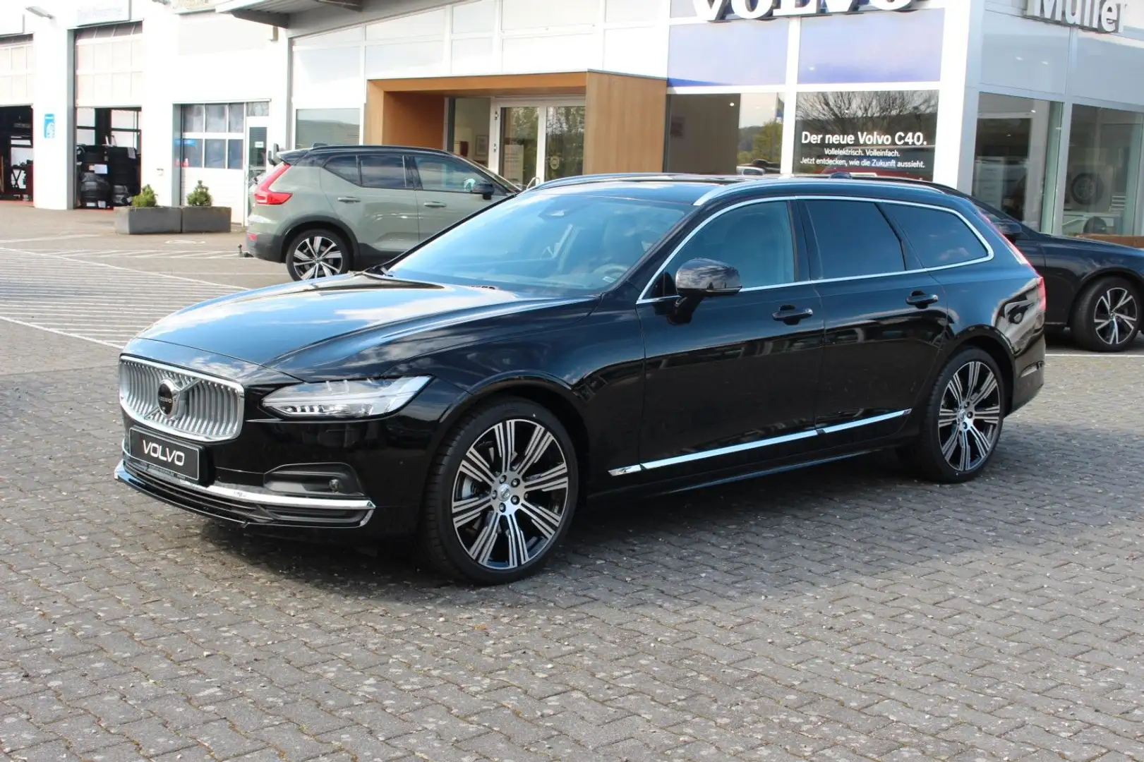 Volvo V90 B4 Ultimate +Pano+BLIS+Bowers&Wilkins+ Fekete - 2