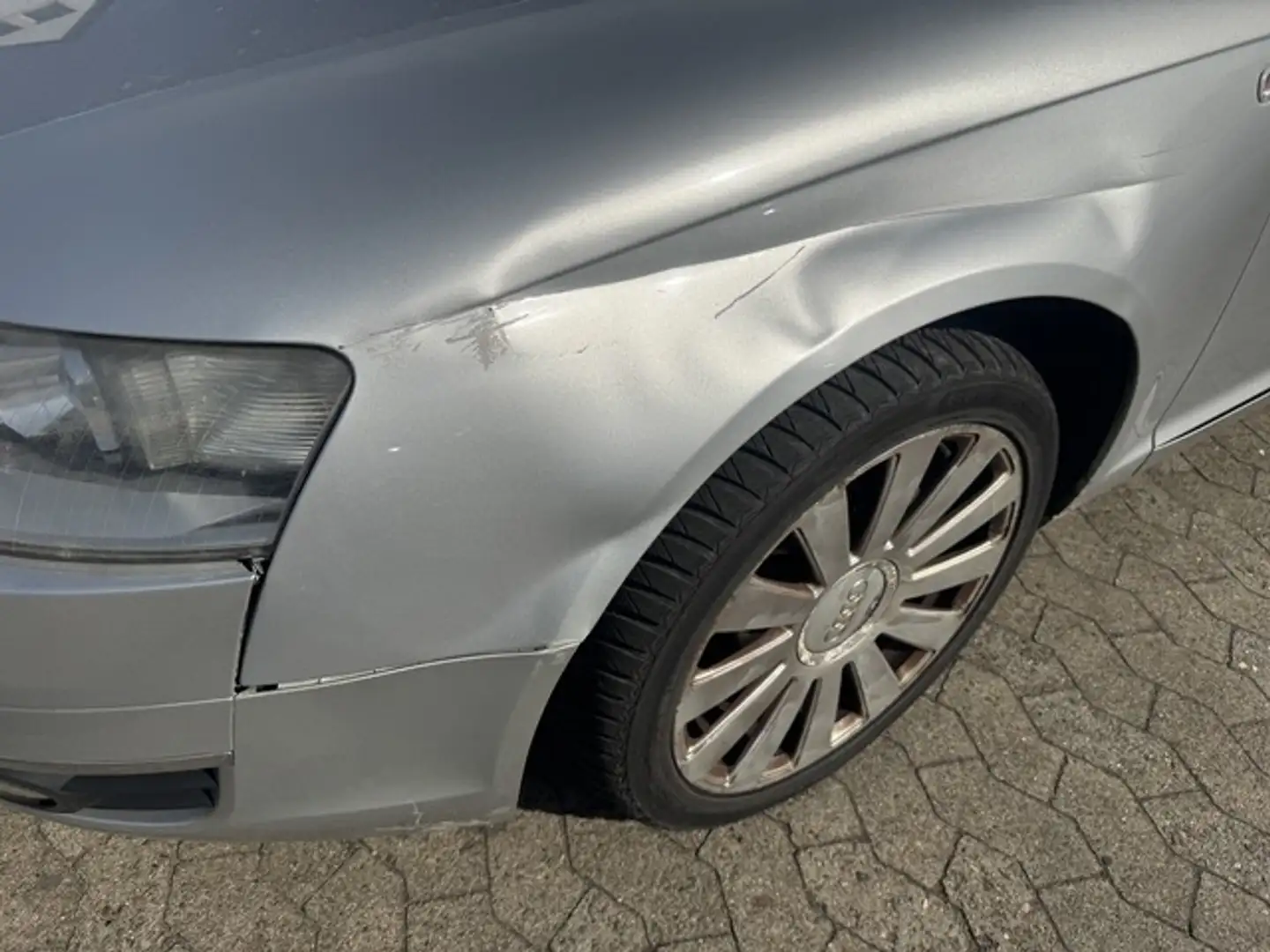 Audi A6 2.4 Autom eGSD Leder Navi PDC Allwetterreifen Silber - 2