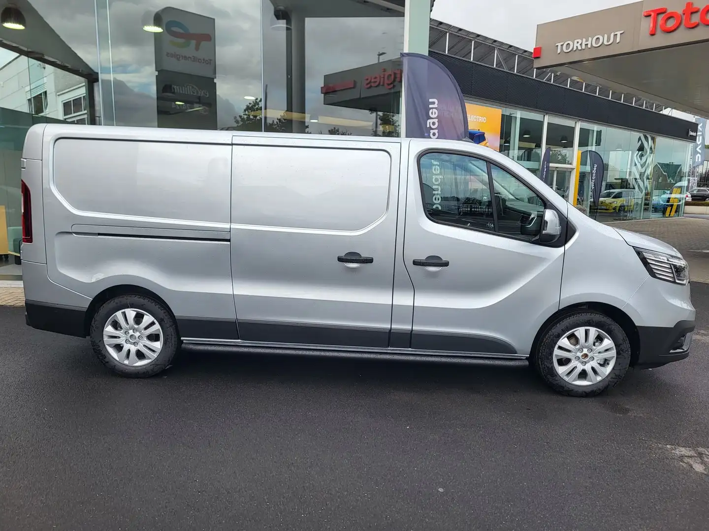 Renault Trafic PRO+ Edition 3T - L2H1 150pk manueel - Highlandgr Šedá - 2